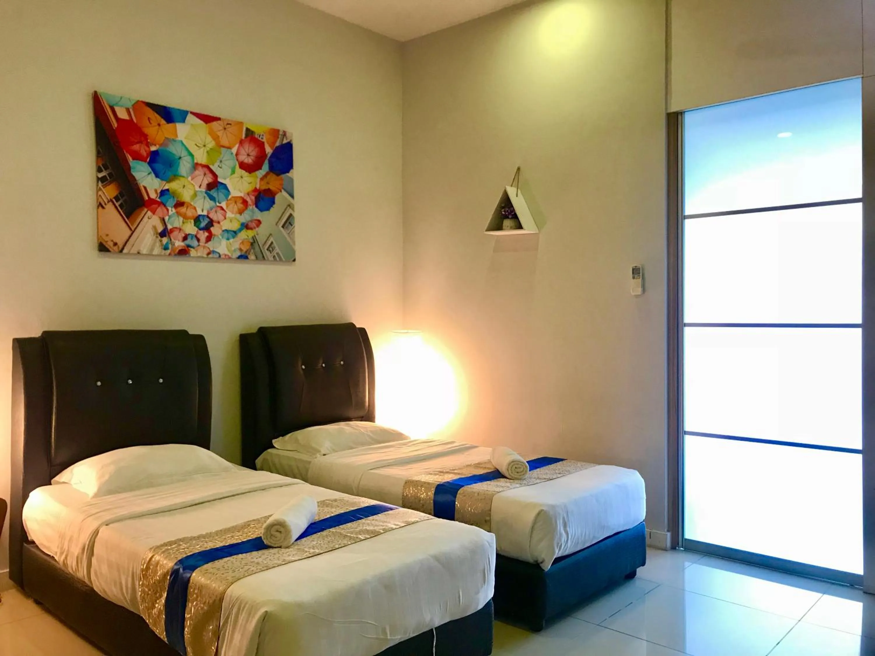 Bed in Sunset Seaview Vacation Condos @ IMAGO Shopping Mall