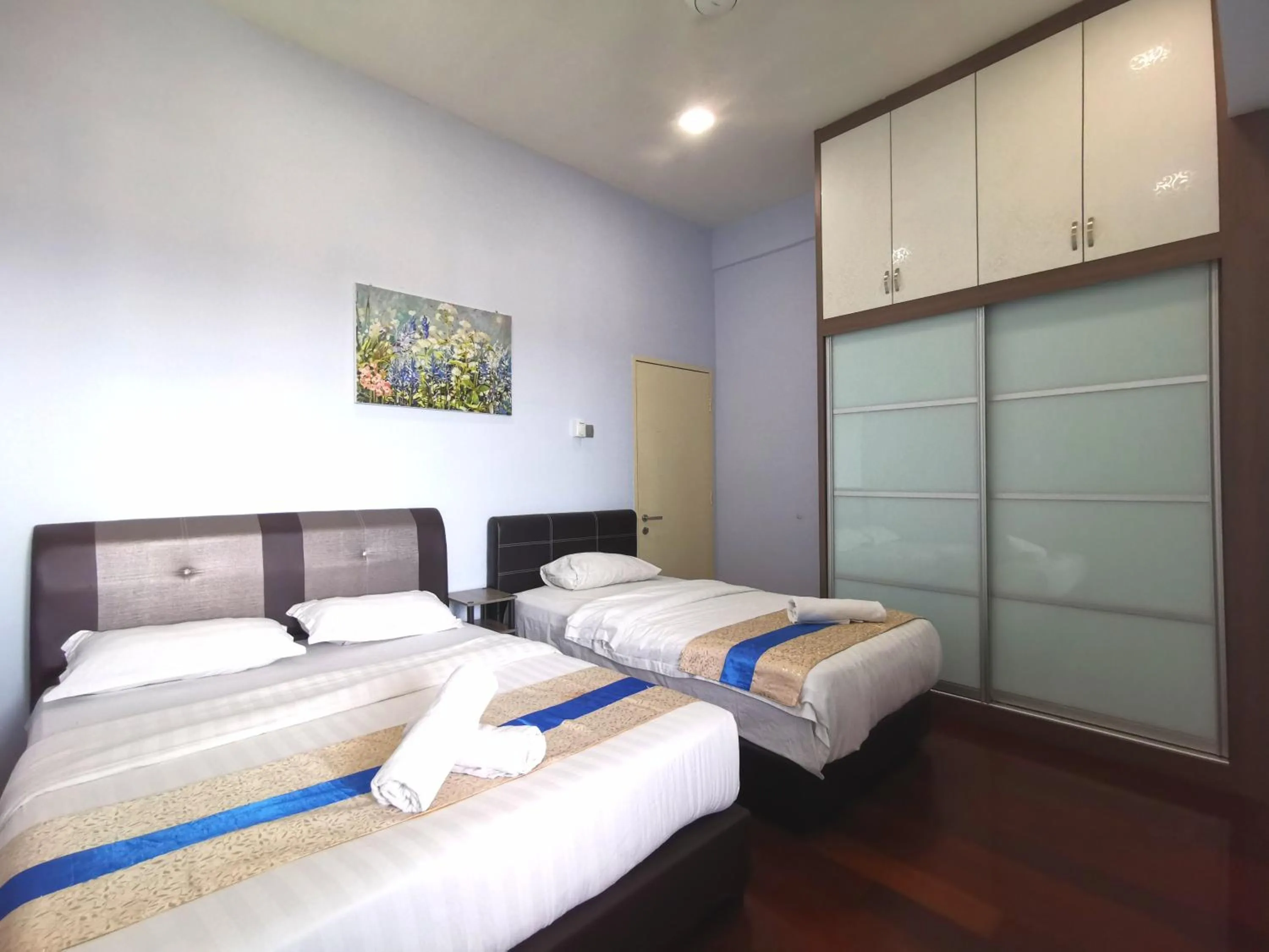 Bed in Sunset Seaview Vacation Condos @ IMAGO Shopping Mall