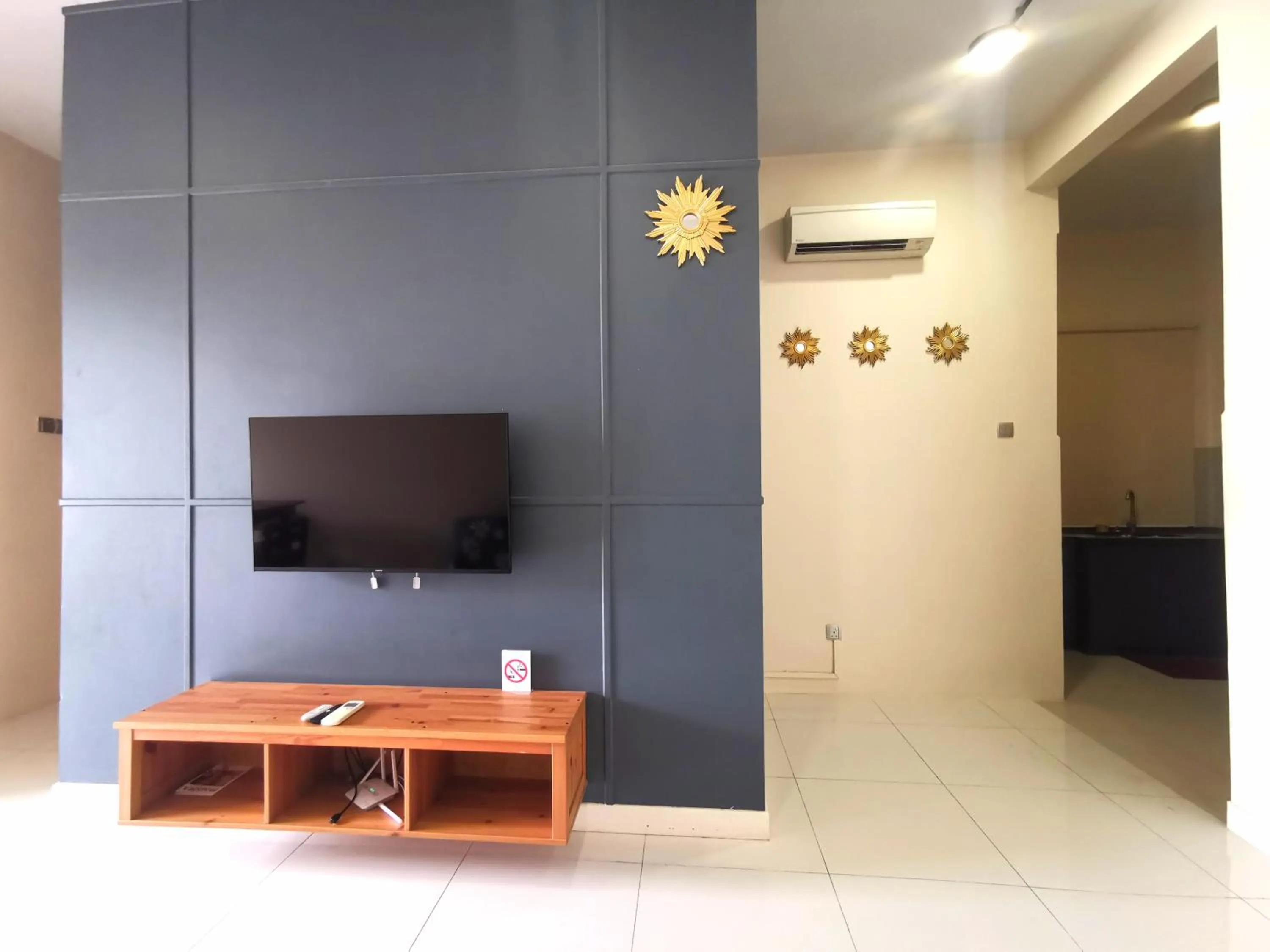 TV and multimedia in Sunset Seaview Vacation Condos @ IMAGO Shopping Mall