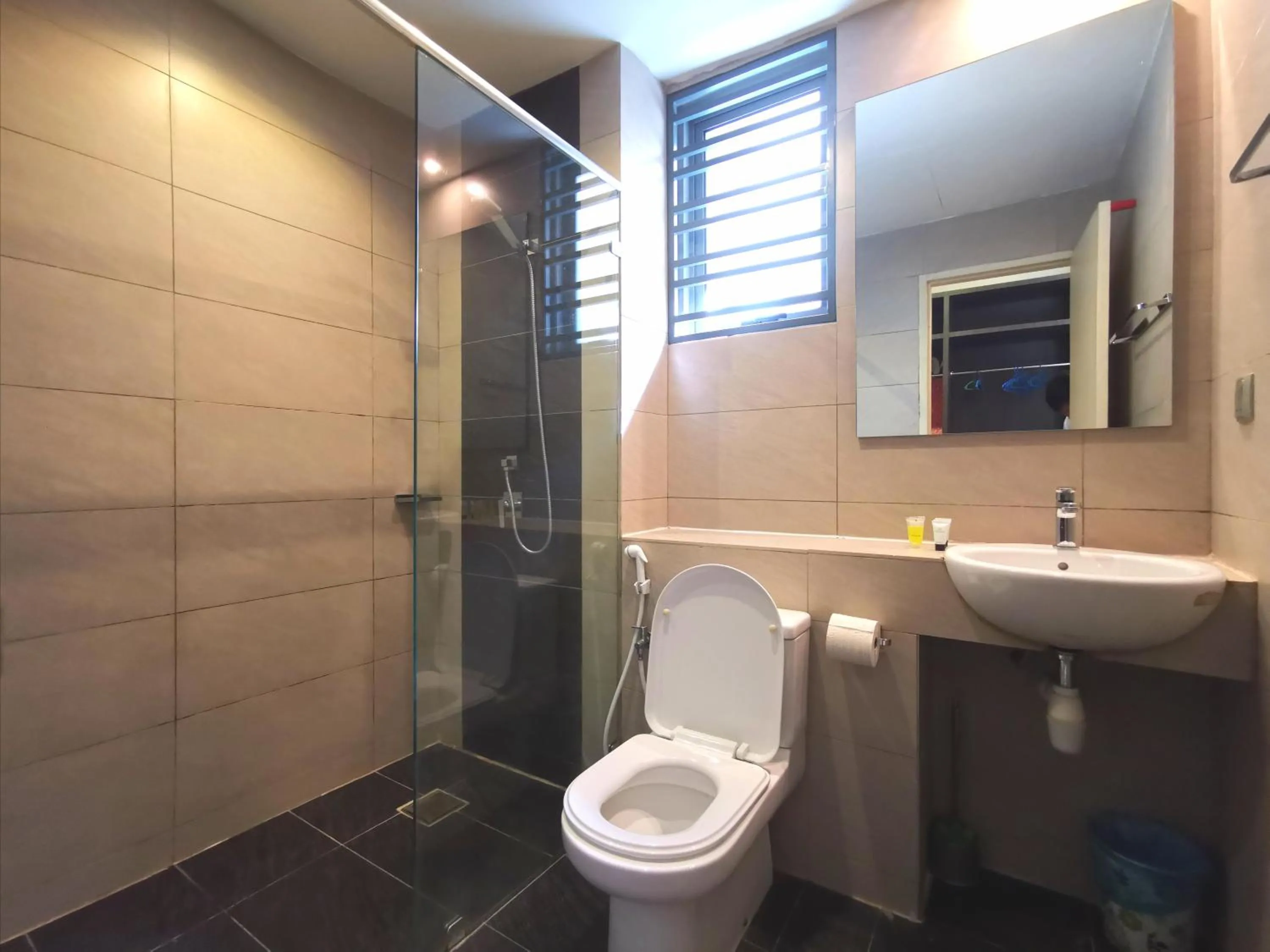 Shower in Sunset Seaview Vacation Condos @ IMAGO Shopping Mall