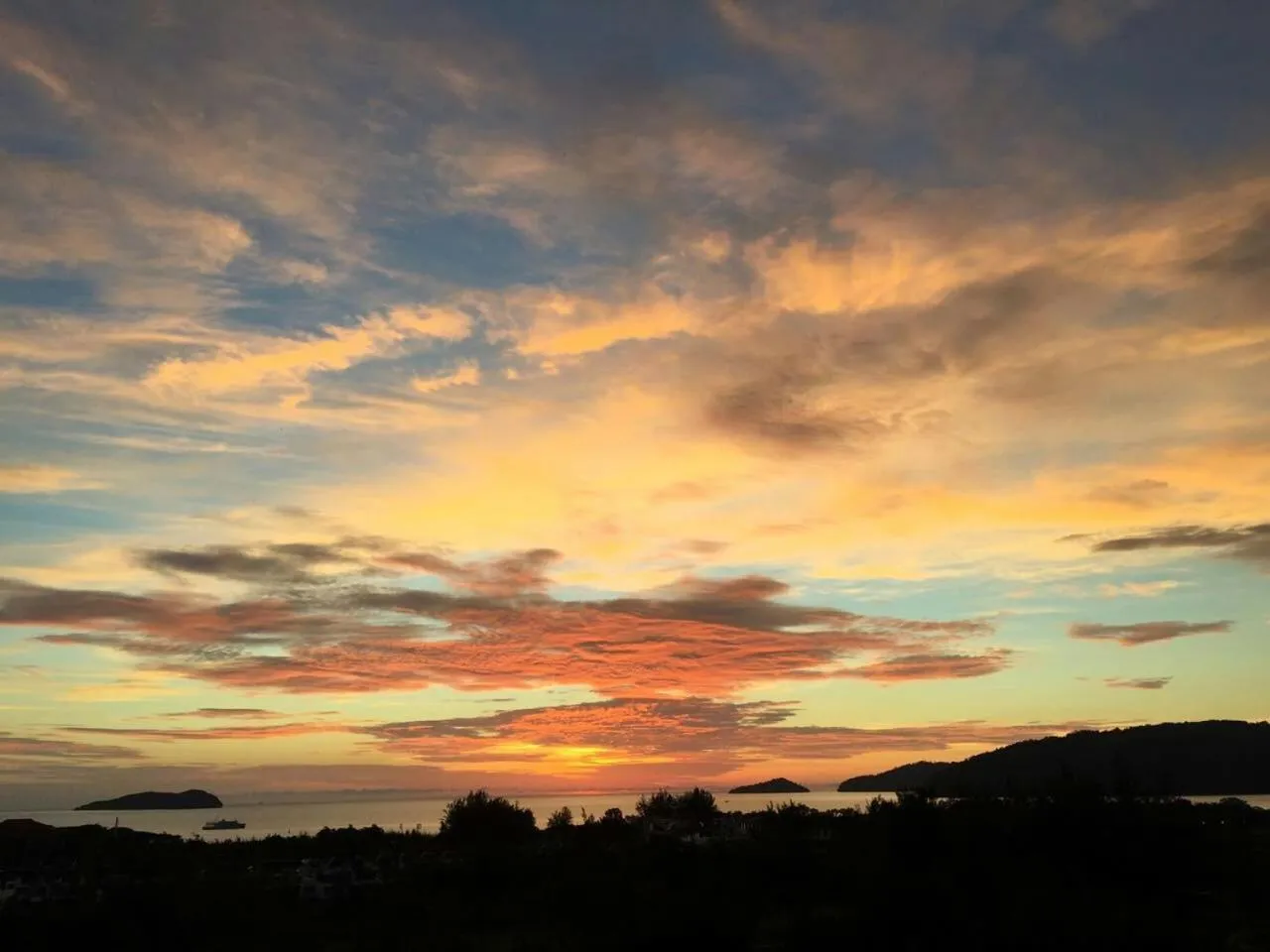 Facade/entrance in Sunset Seaview Vacation Condos @ IMAGO Shopping Mall