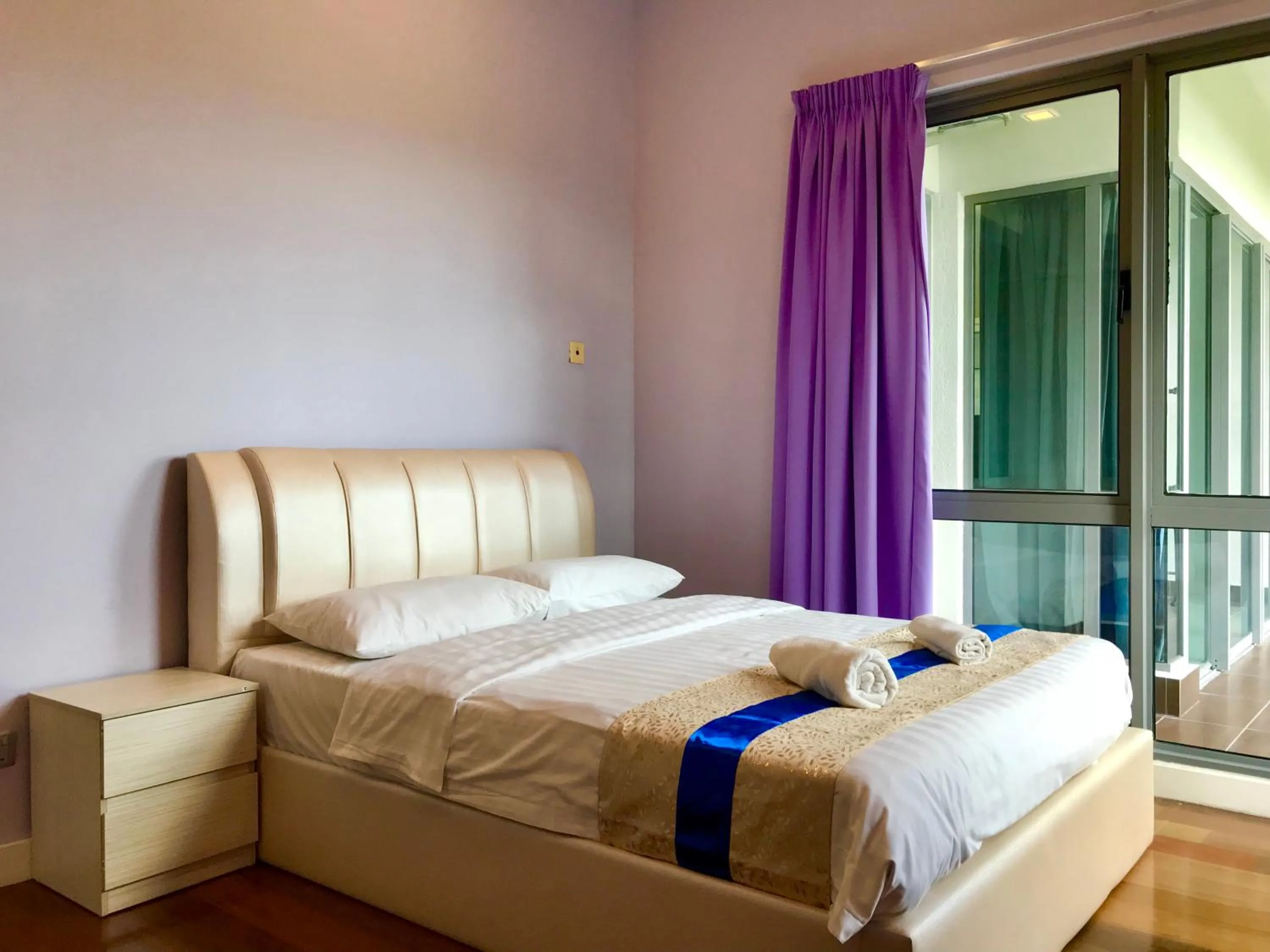 Bed in Sunset Seaview Vacation Condos @ IMAGO Shopping Mall