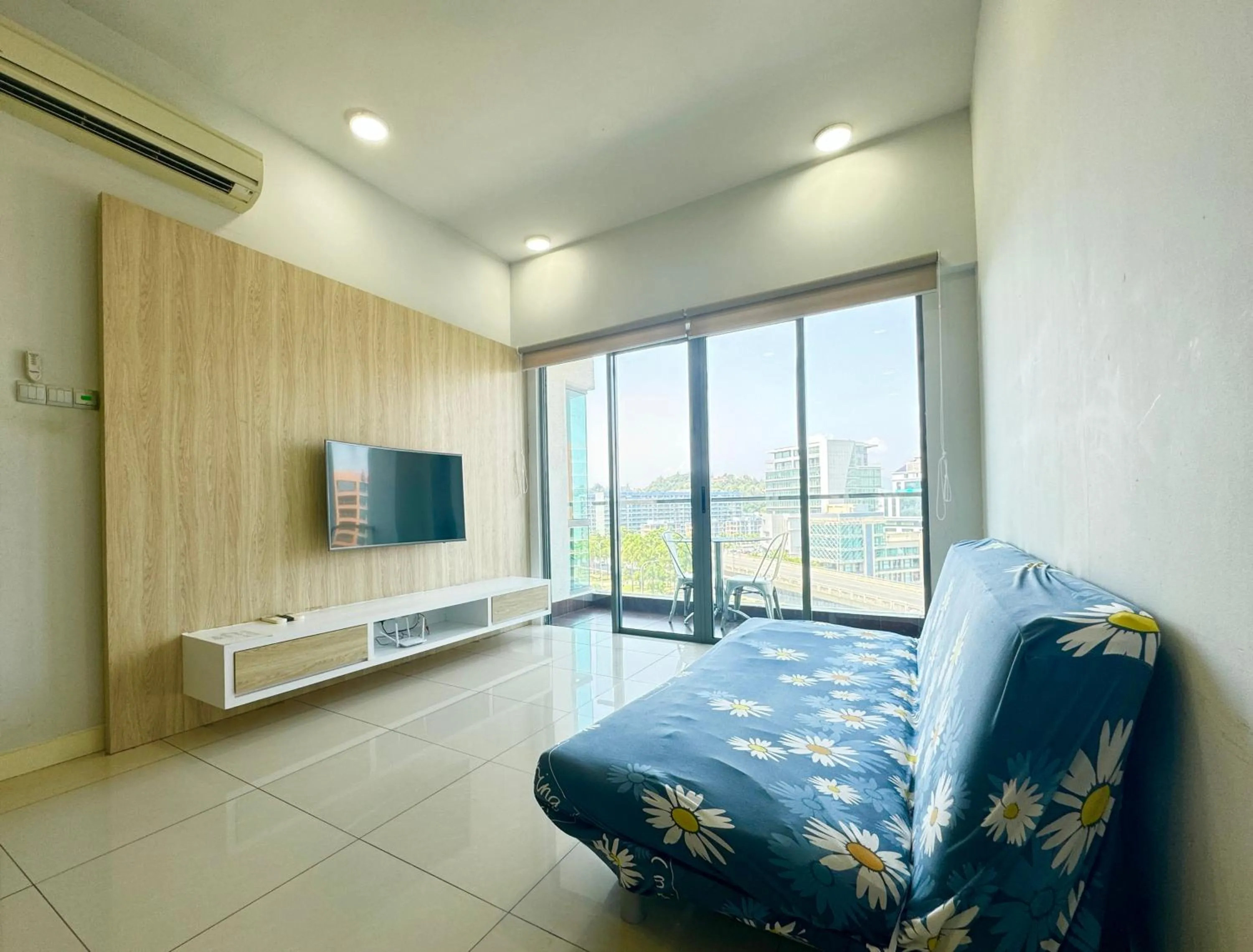 TV and multimedia, Bed in Sunset Seaview Vacation Condos @ IMAGO Shopping Mall