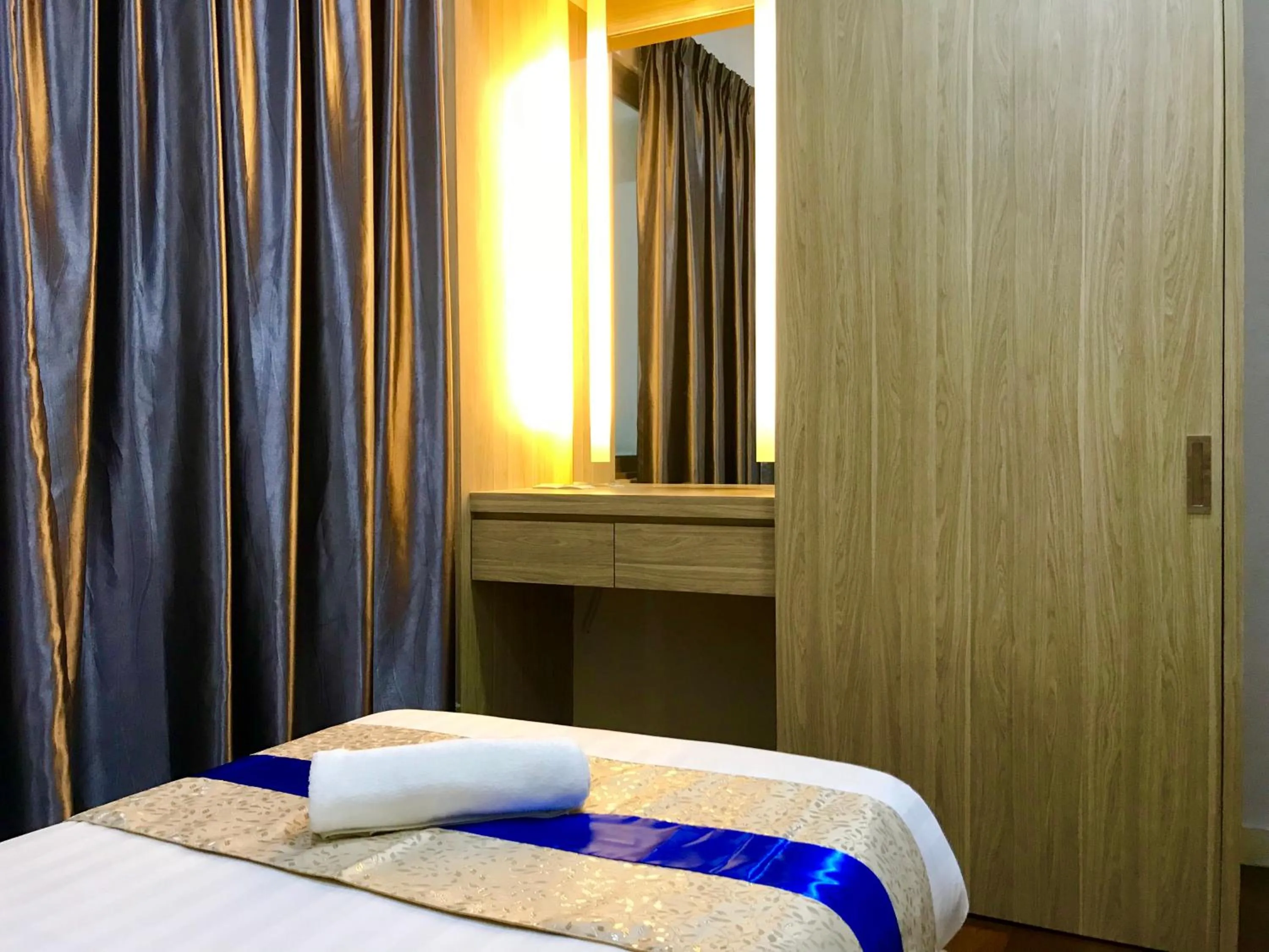 Bedroom, Bed in Sunset Seaview Vacation Condos @ IMAGO Shopping Mall