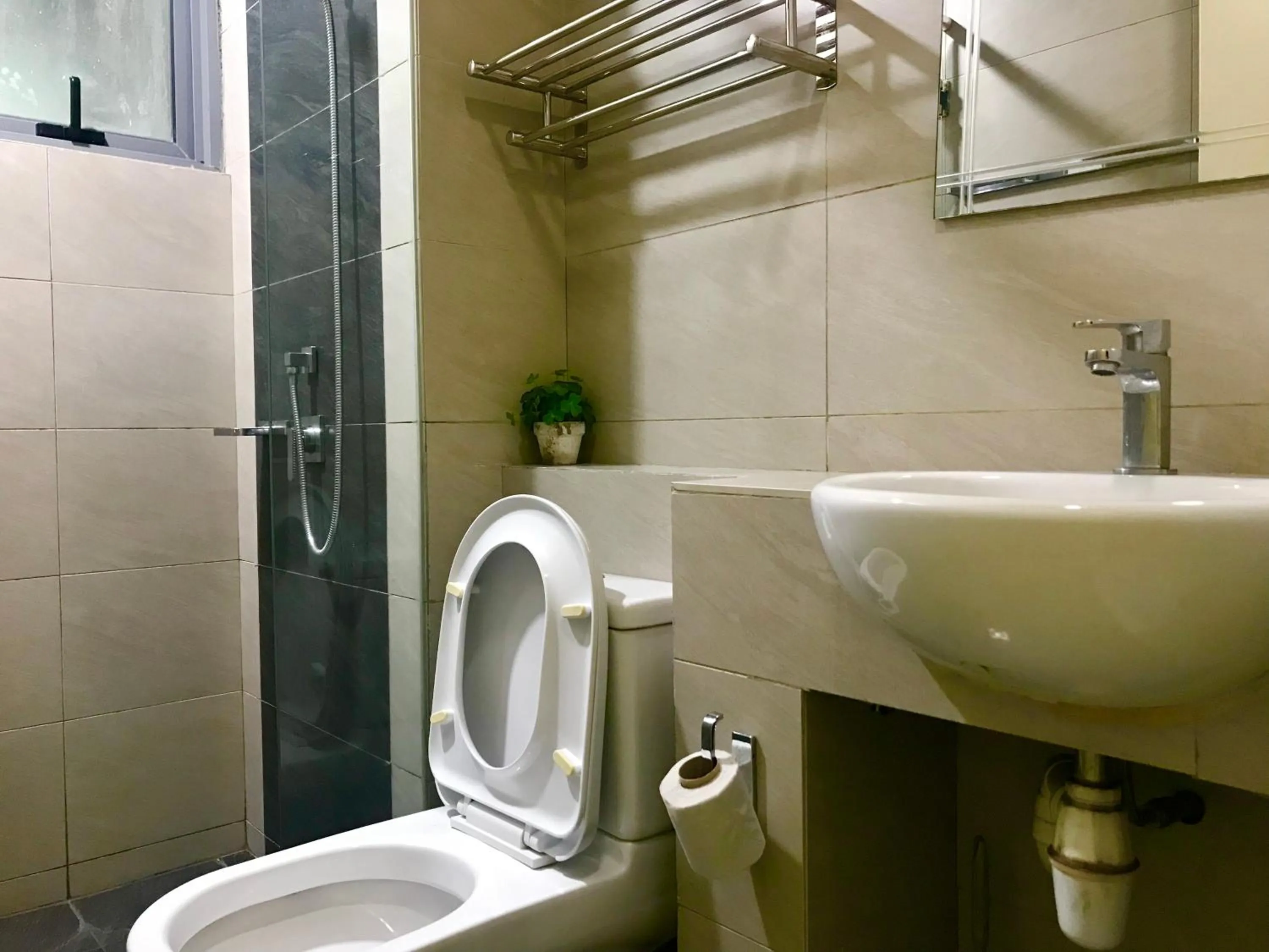 Shower in Sunset Seaview Vacation Condos @ IMAGO Shopping Mall