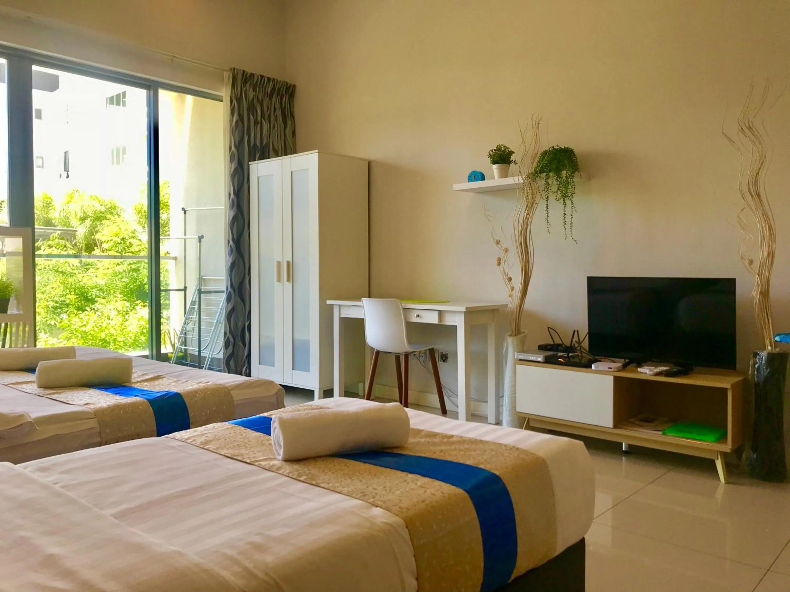 Bed in Sunset Seaview Vacation Condos @ IMAGO Shopping Mall