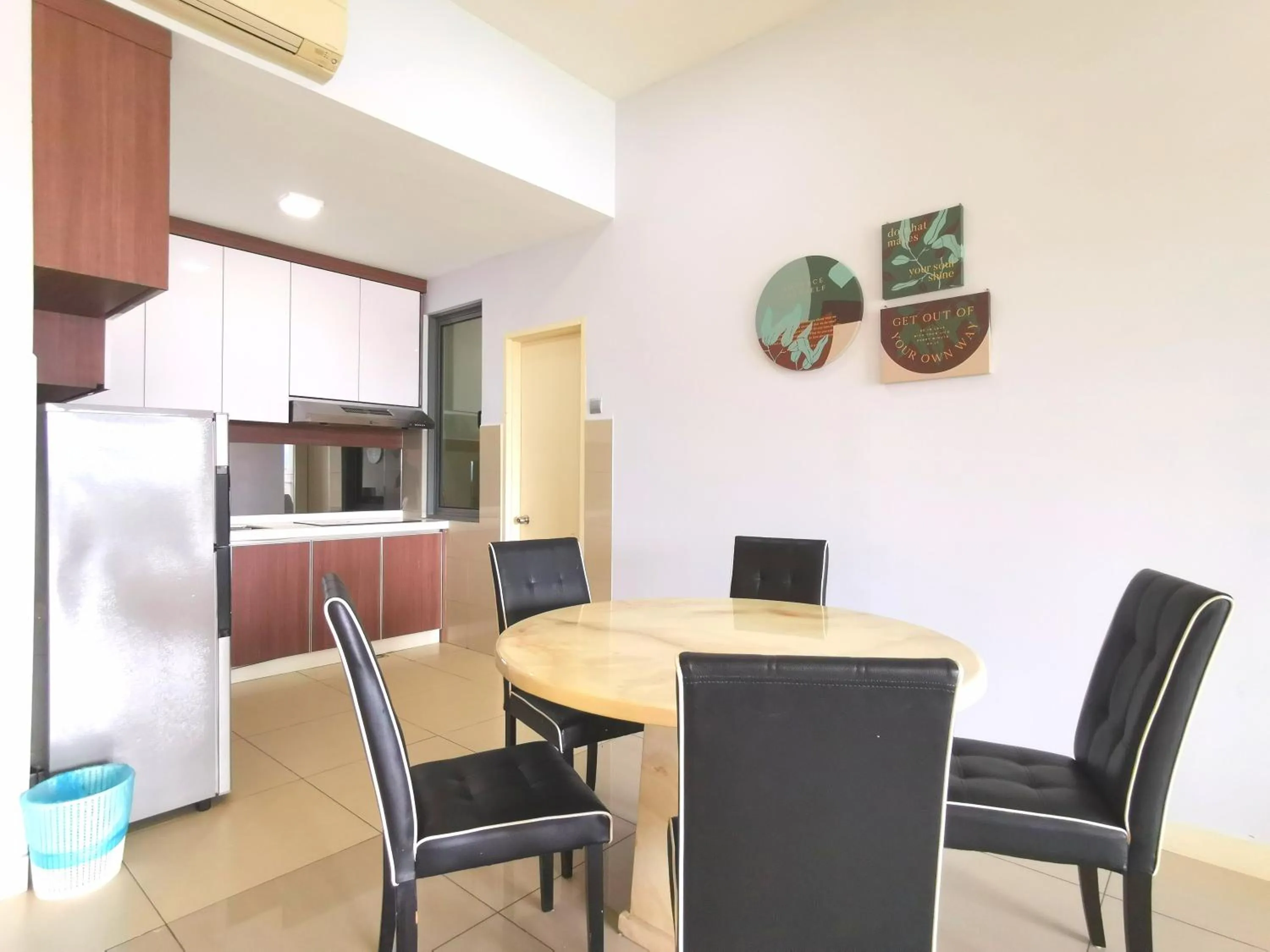 Kitchen or kitchenette in Sunset Seaview Vacation Condos @ IMAGO Shopping Mall