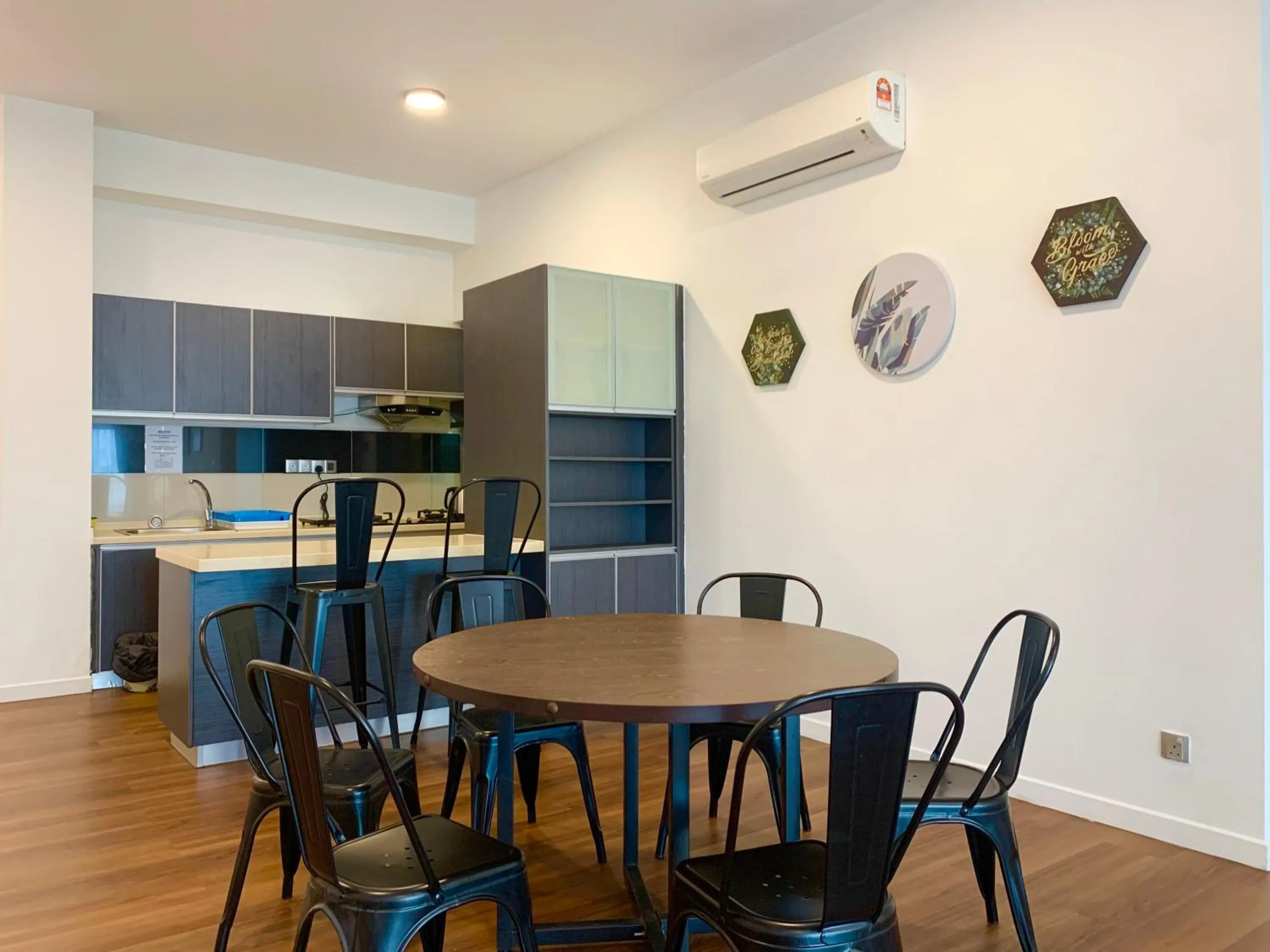 Kitchen or kitchenette in Sunset Seaview Vacation Condos @ IMAGO Shopping Mall