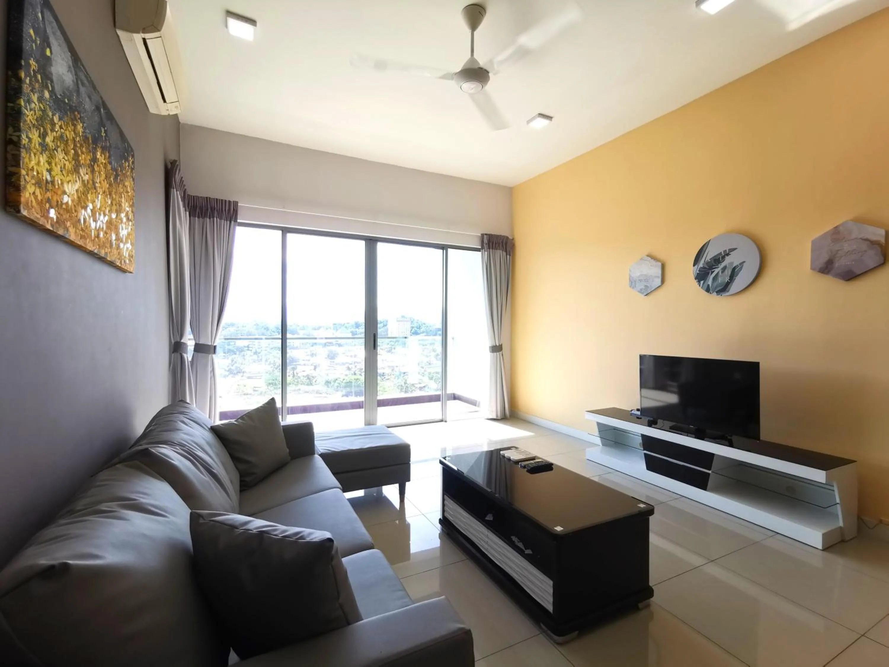 TV and multimedia in Sunset Seaview Vacation Condos @ IMAGO Shopping Mall