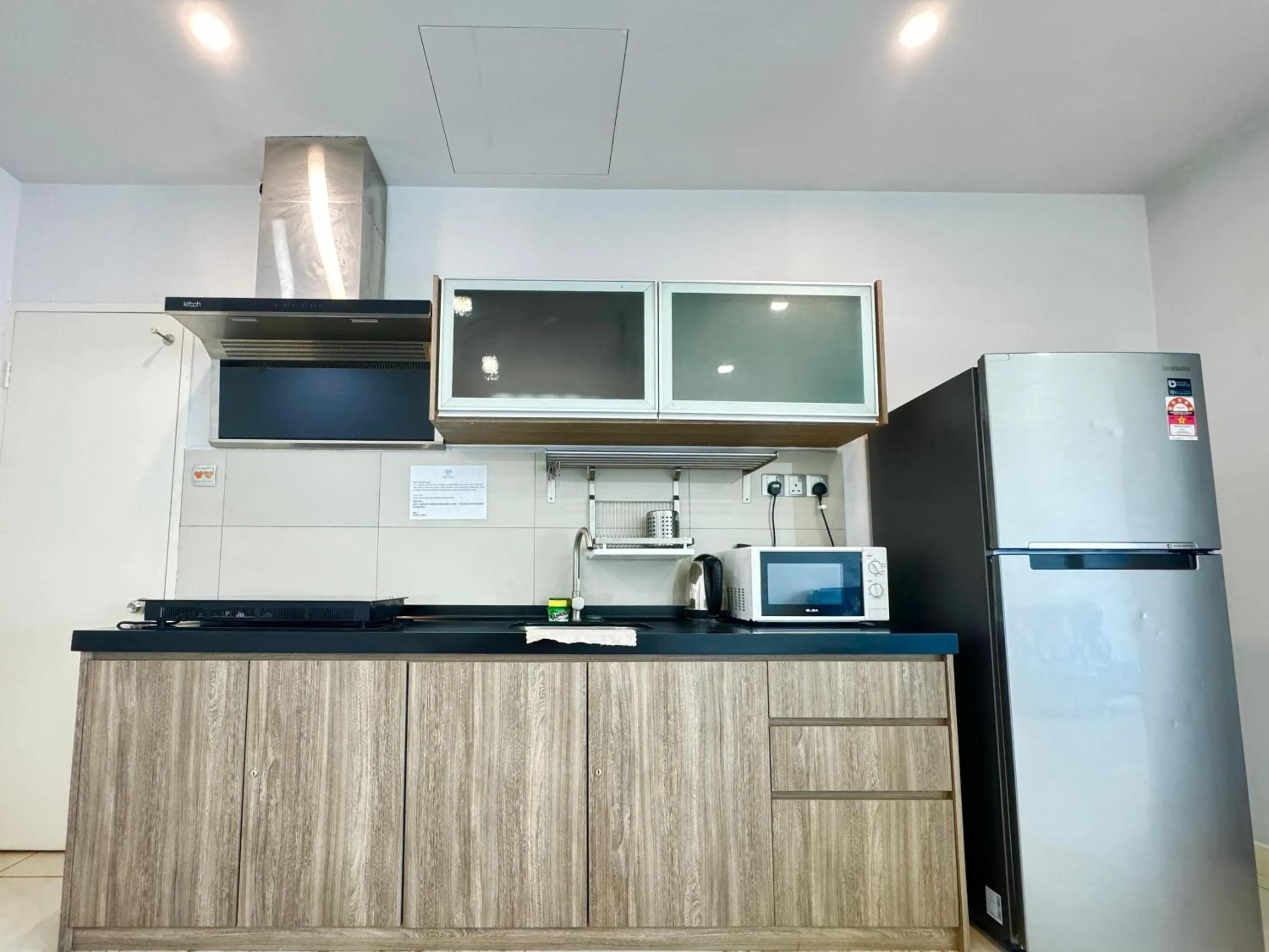 Kitchen or kitchenette in Sunset Seaview Vacation Condos @ IMAGO Shopping Mall