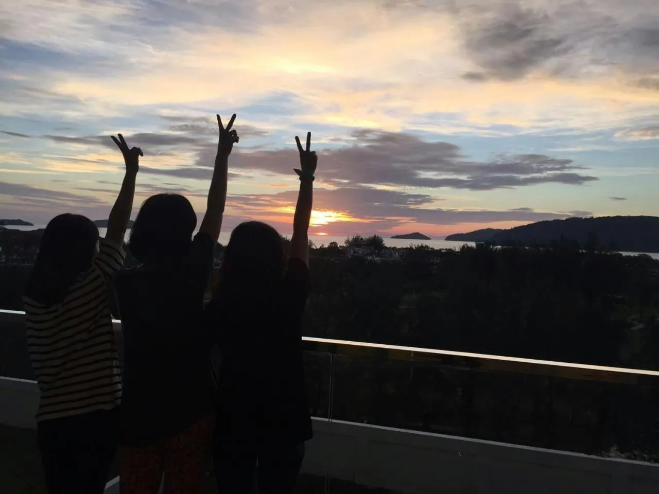 Day in Sunset Seaview Vacation Condos @ IMAGO Shopping Mall