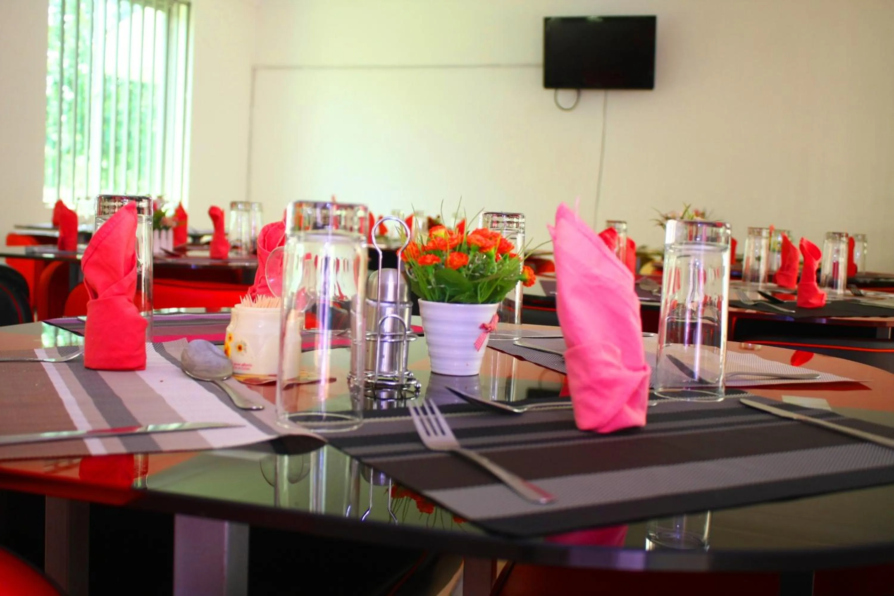 Restaurant/places to eat in Bilkon Hotel Jinja