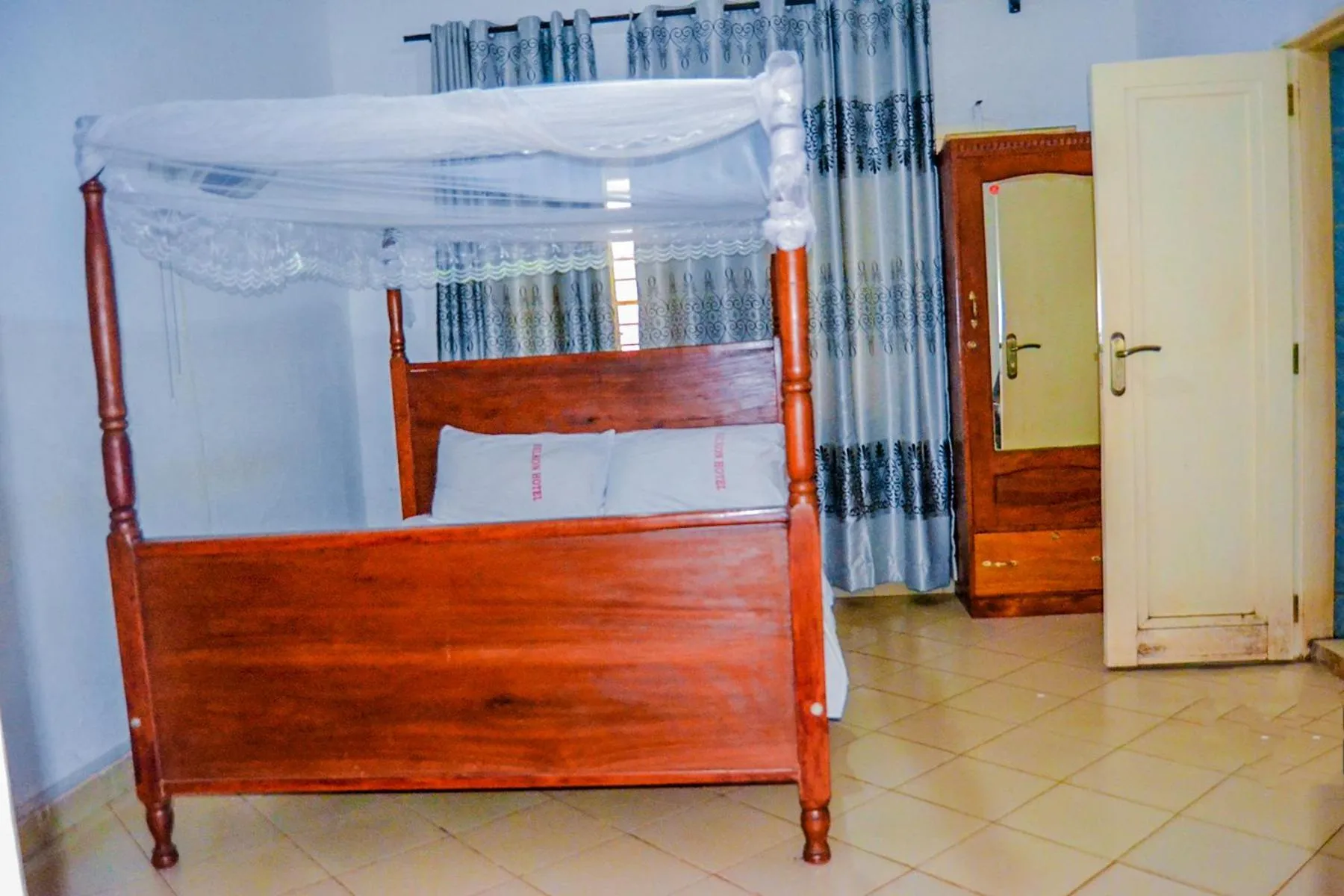 bunk bed in Bilkon Hotel Jinja