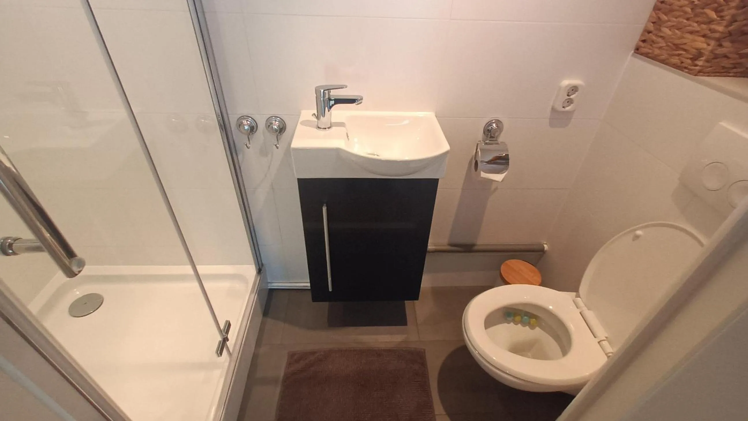 Shower in B&B Houtstee