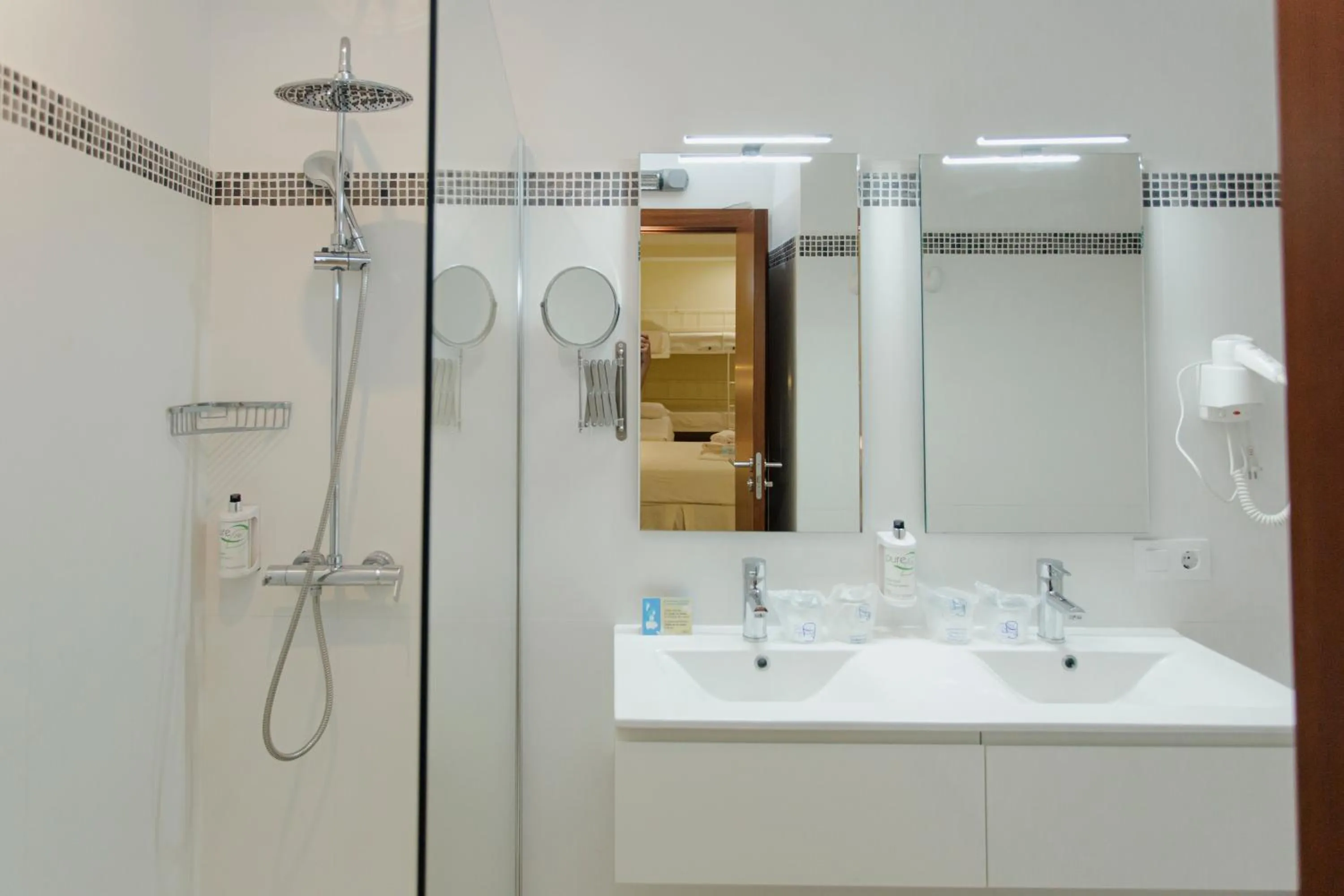 Shower in Hotel MR Costa Blanca