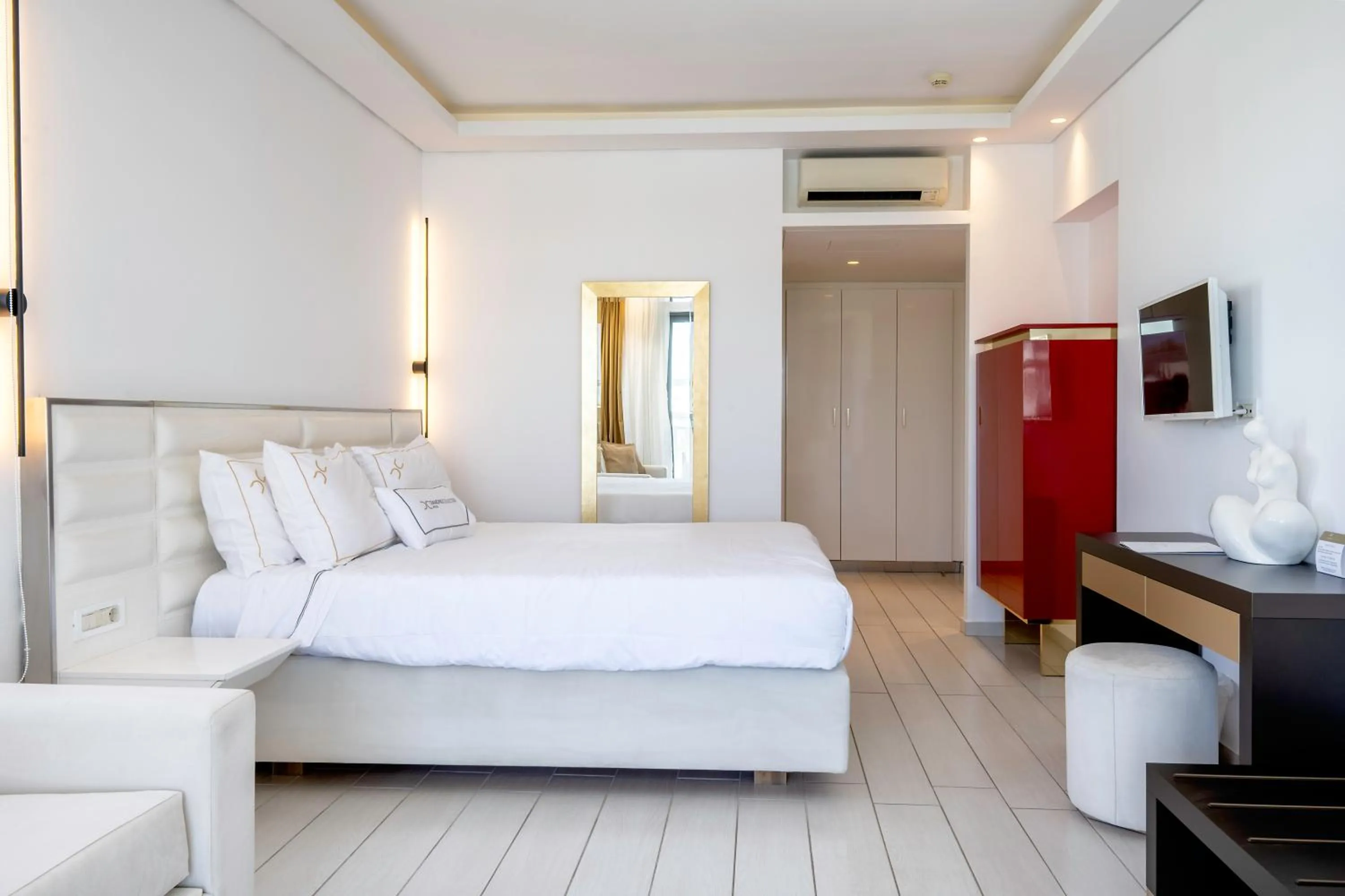 Photo of the whole room, Bed in Diamond Deluxe Hotel - Adults Only