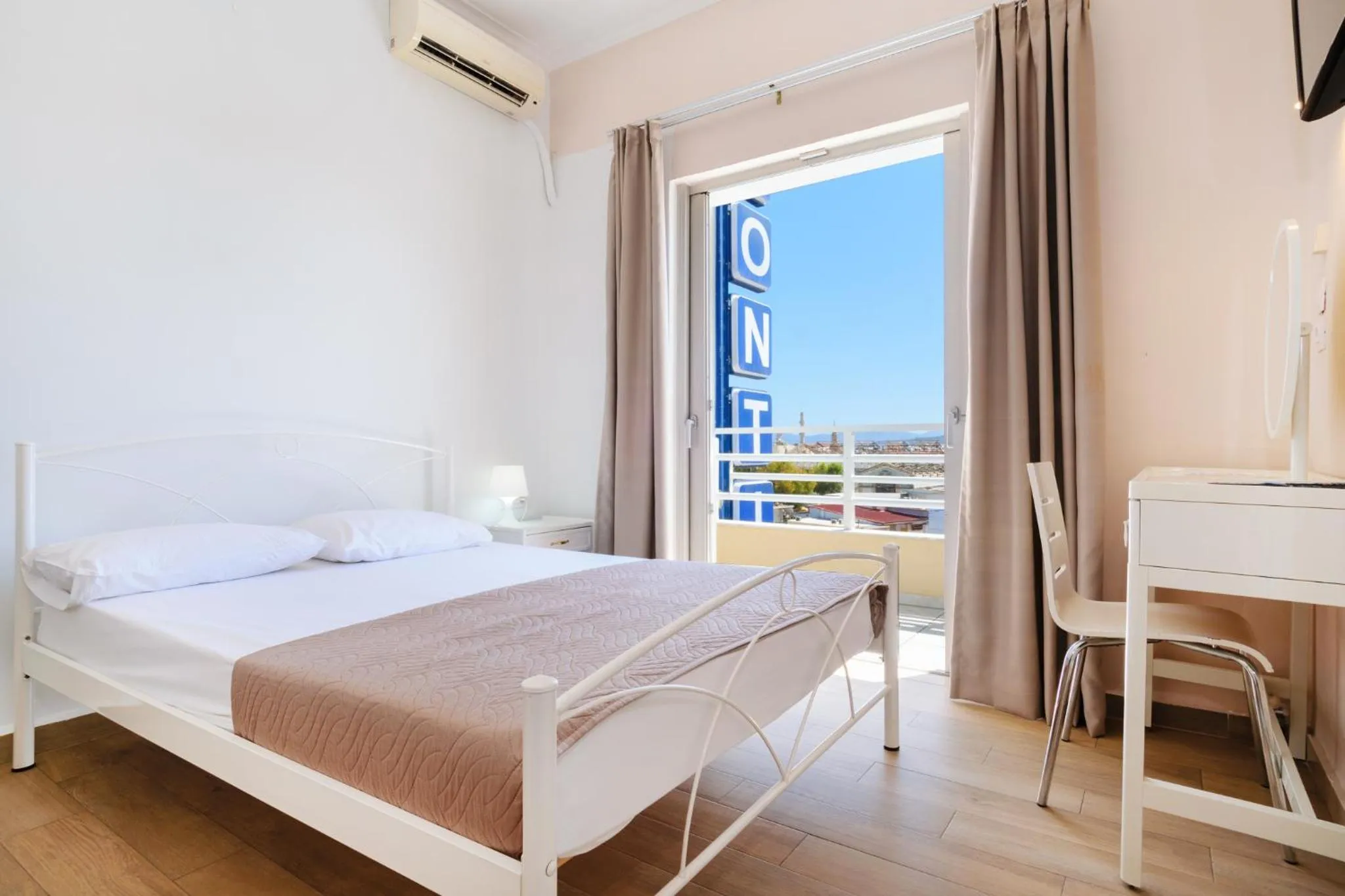 Bed in Archontiki City Hotel