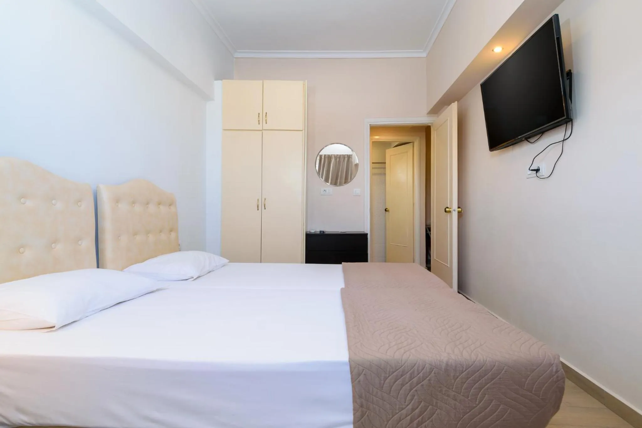 Bedroom, Bed in Archontiki City Hotel