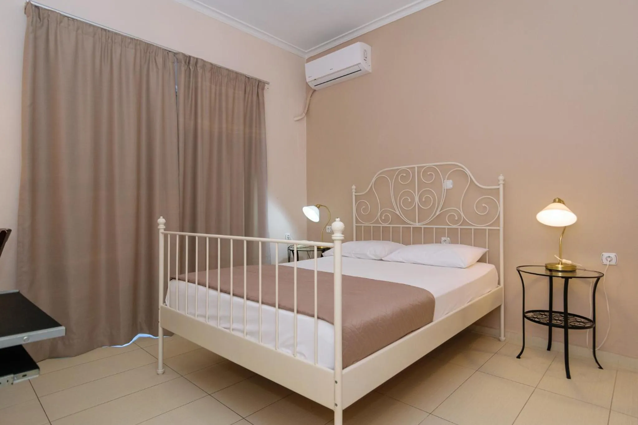 Bed in Archontiki City Hotel