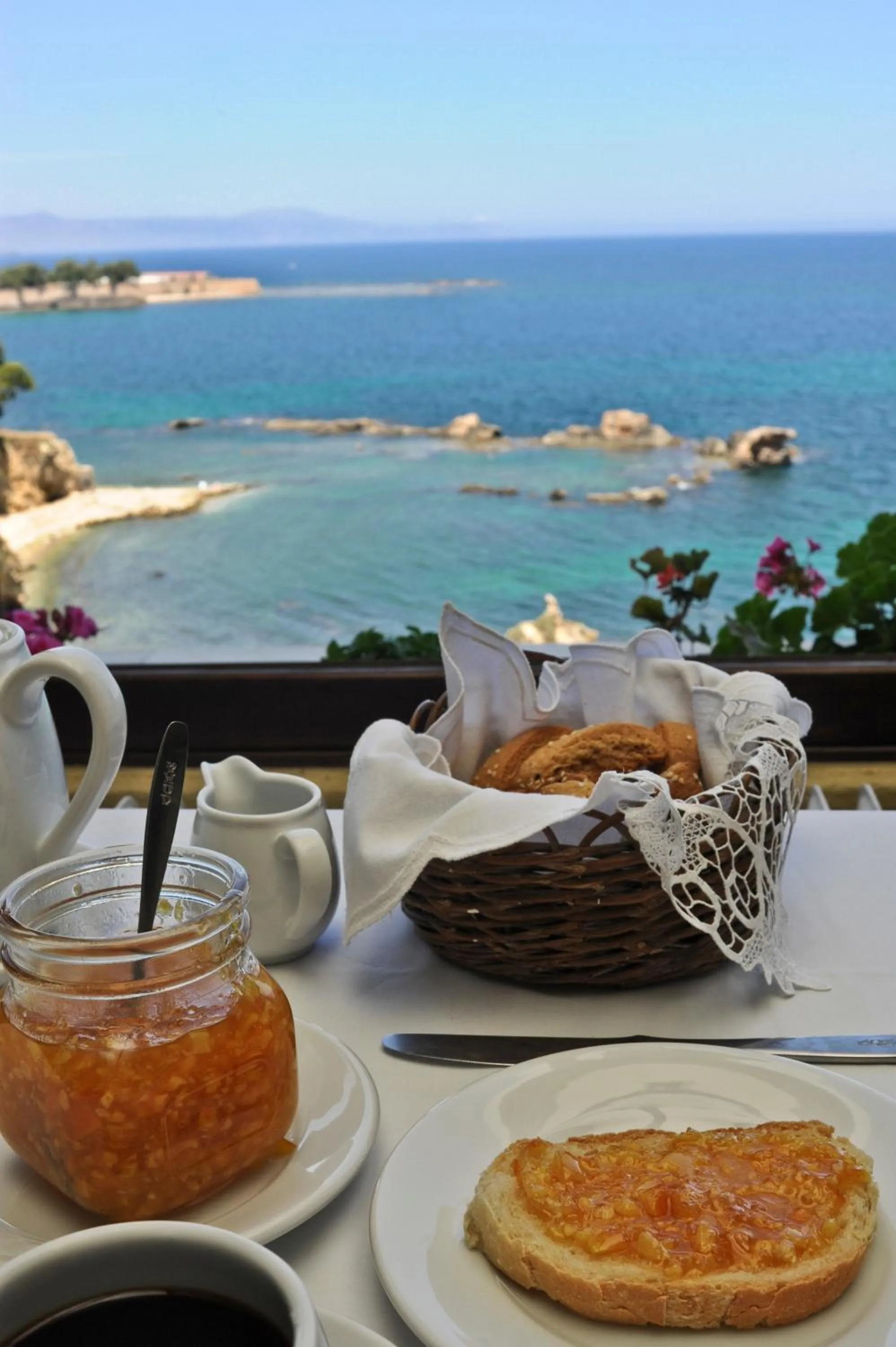 Dining area in Doma Hotel