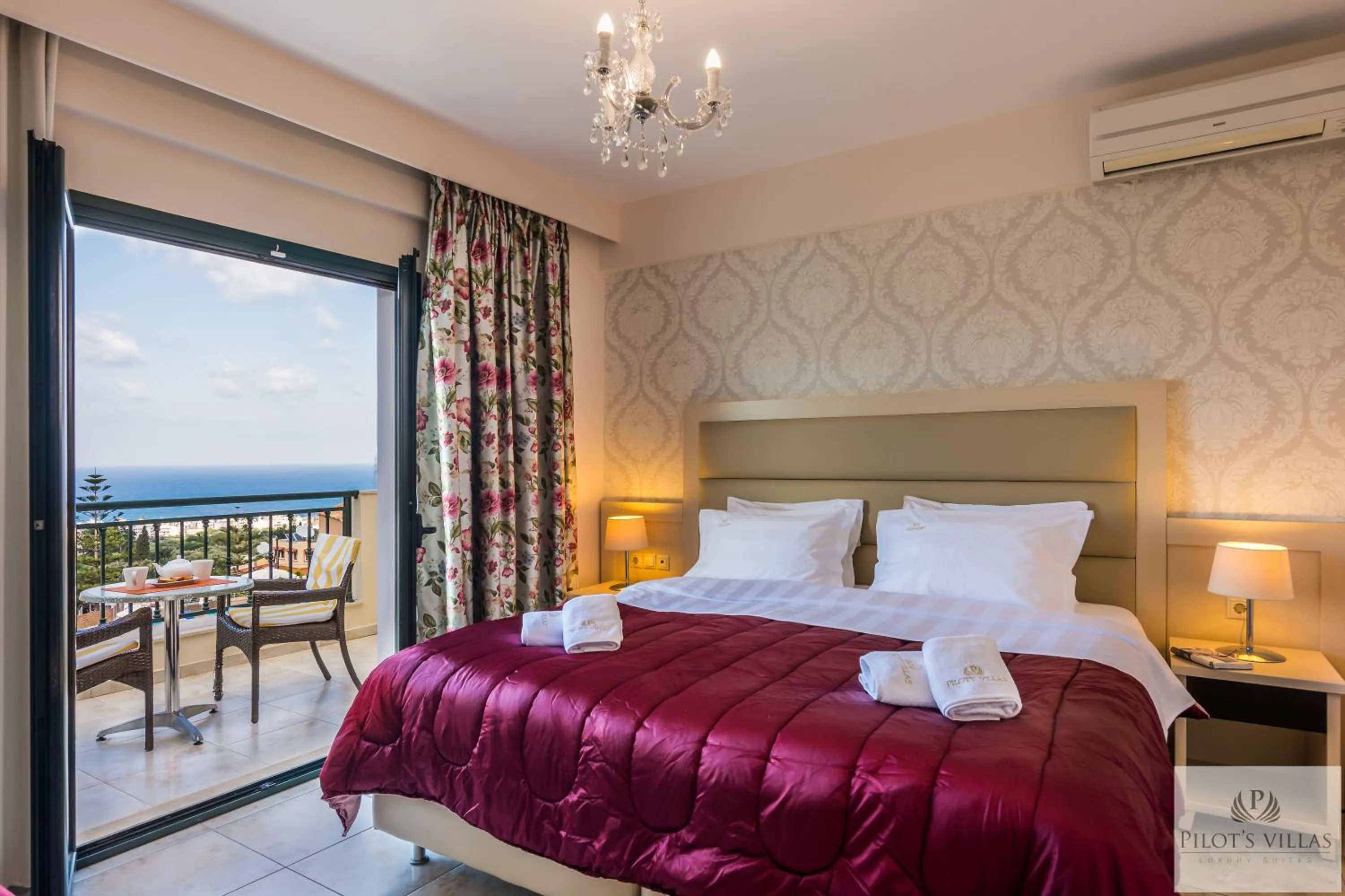 Bed in Pilot's Villas Luxury Suites