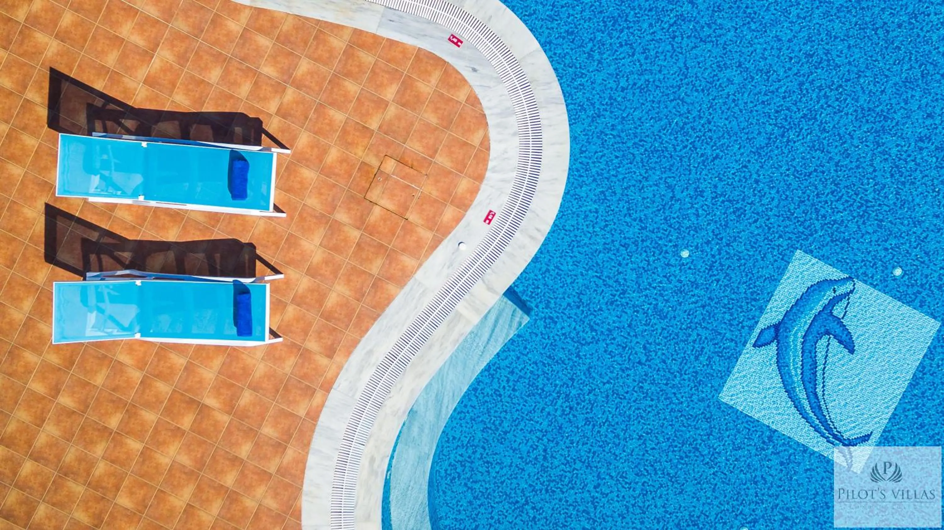 Swimming pool in Pilot's Villas Luxury Suites