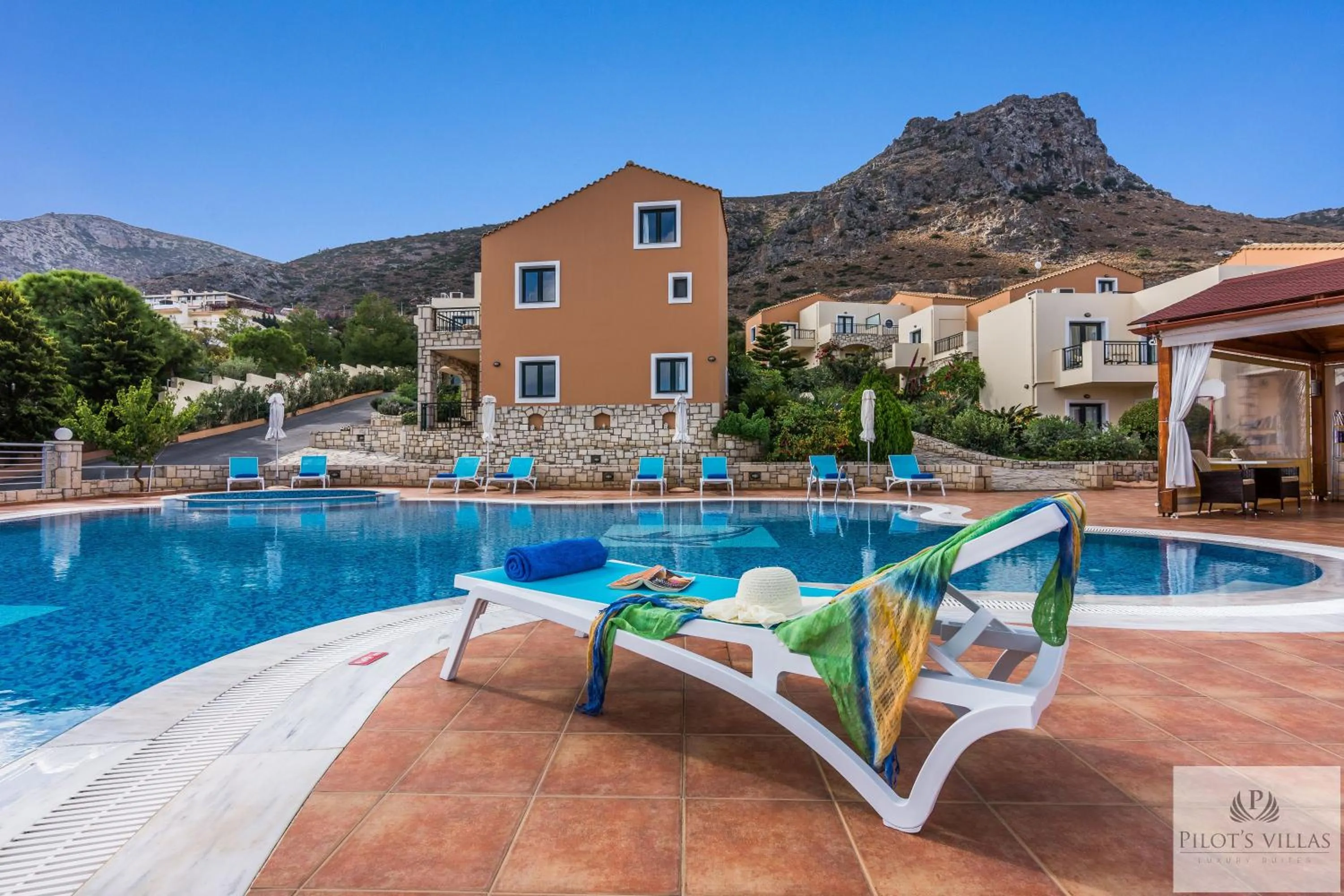 Property building in Pilot's Villas Luxury Suites