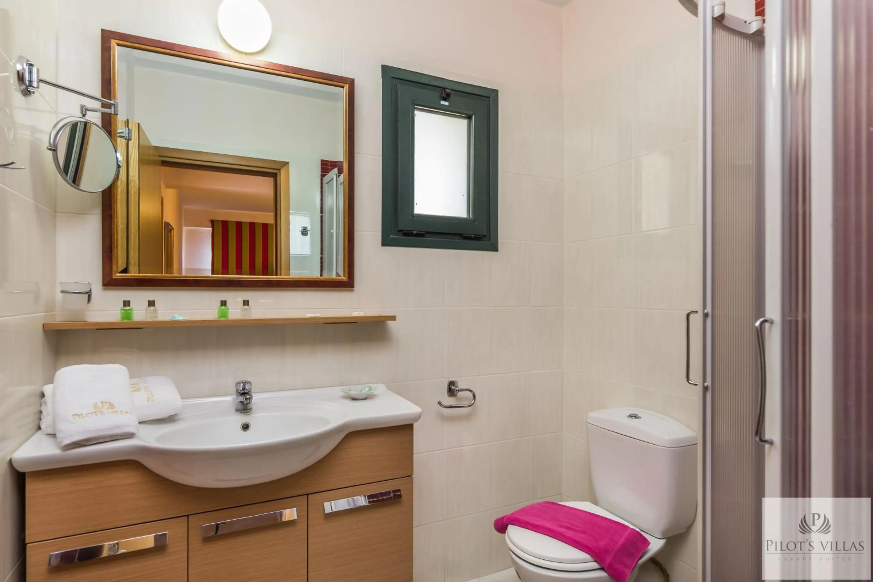 Bathroom in Pilot's Villas Luxury Suites