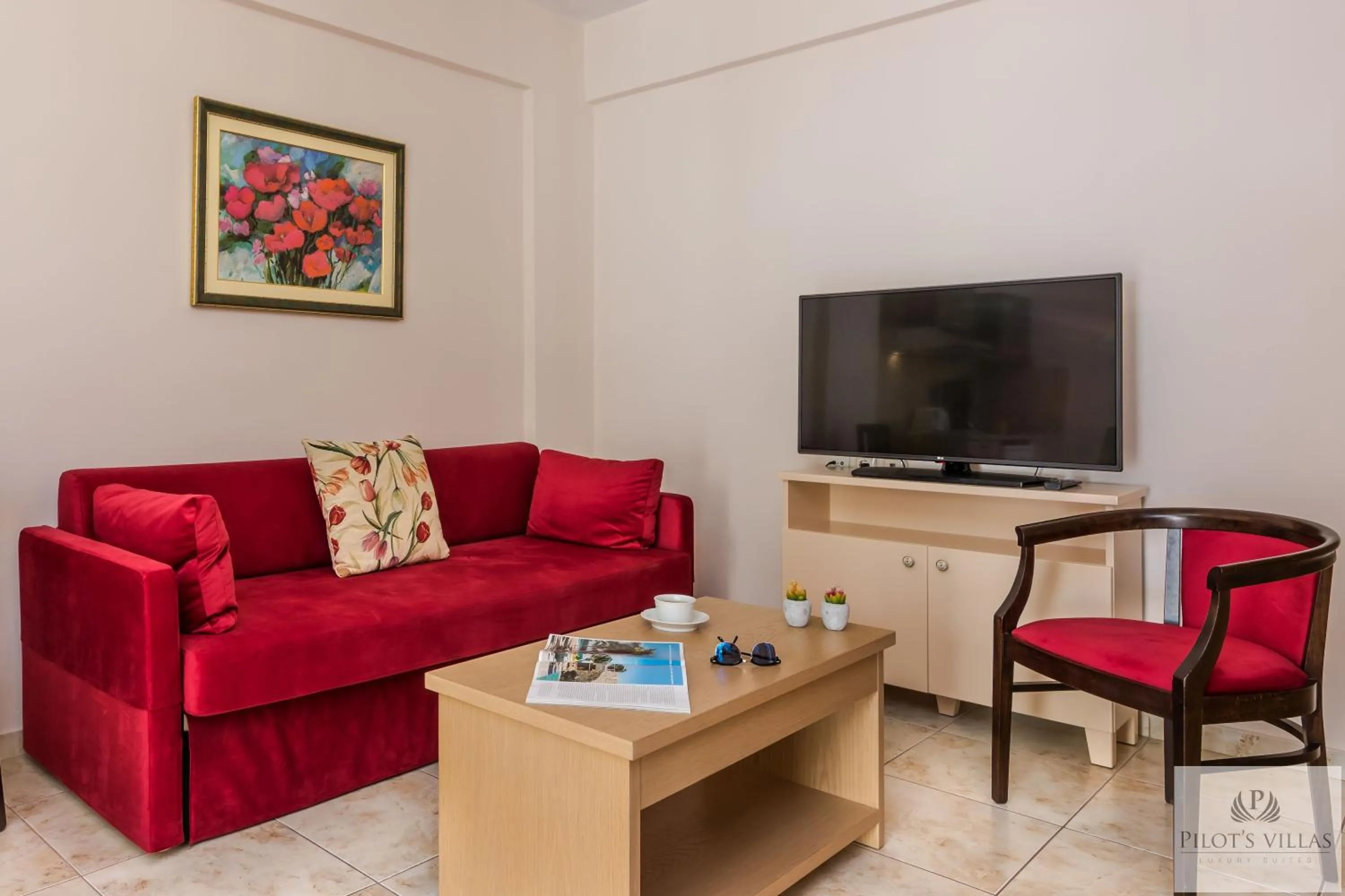 Communal lounge/ TV room in Pilot's Villas Luxury Suites