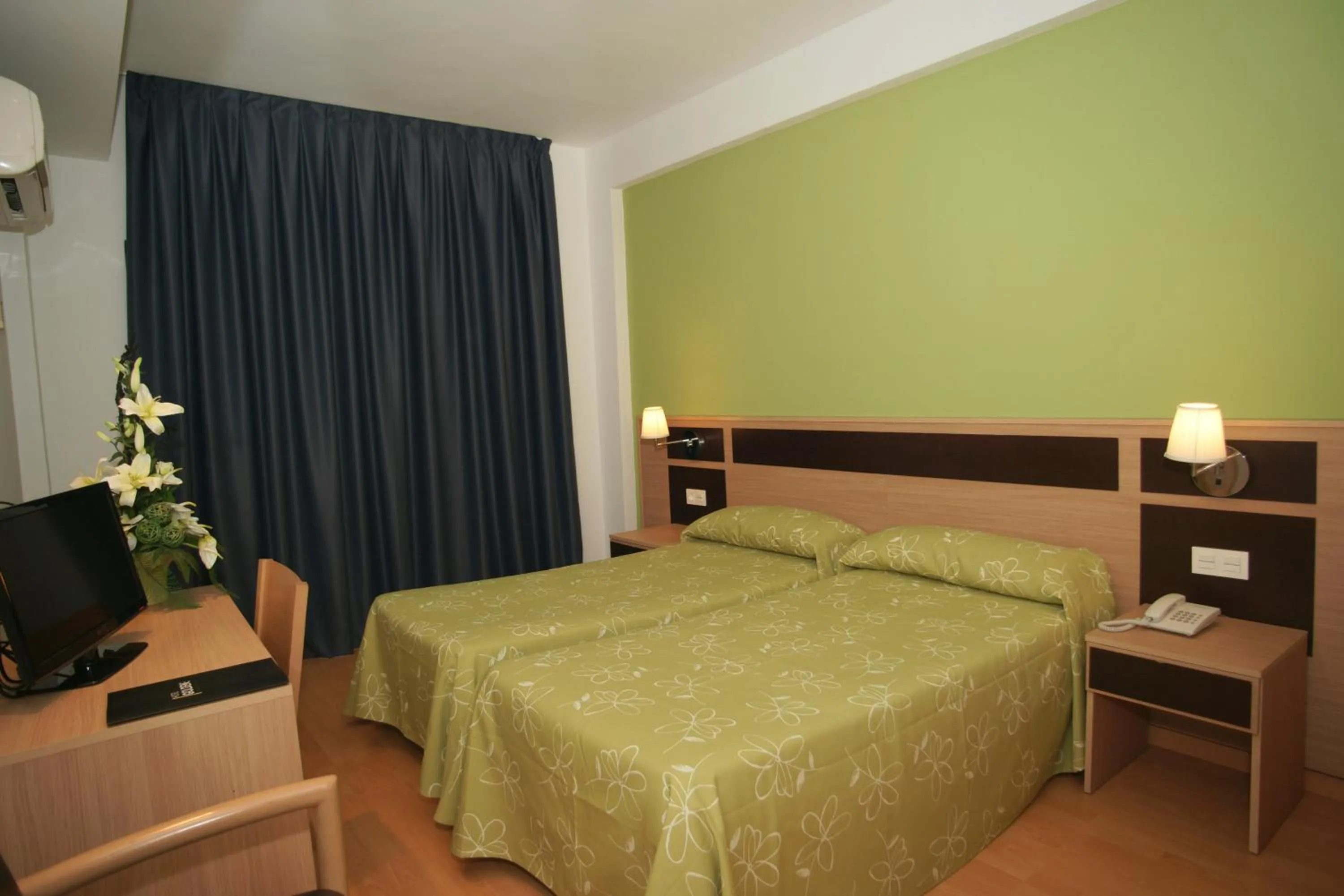 Bedroom, Bed in Hotel Golden