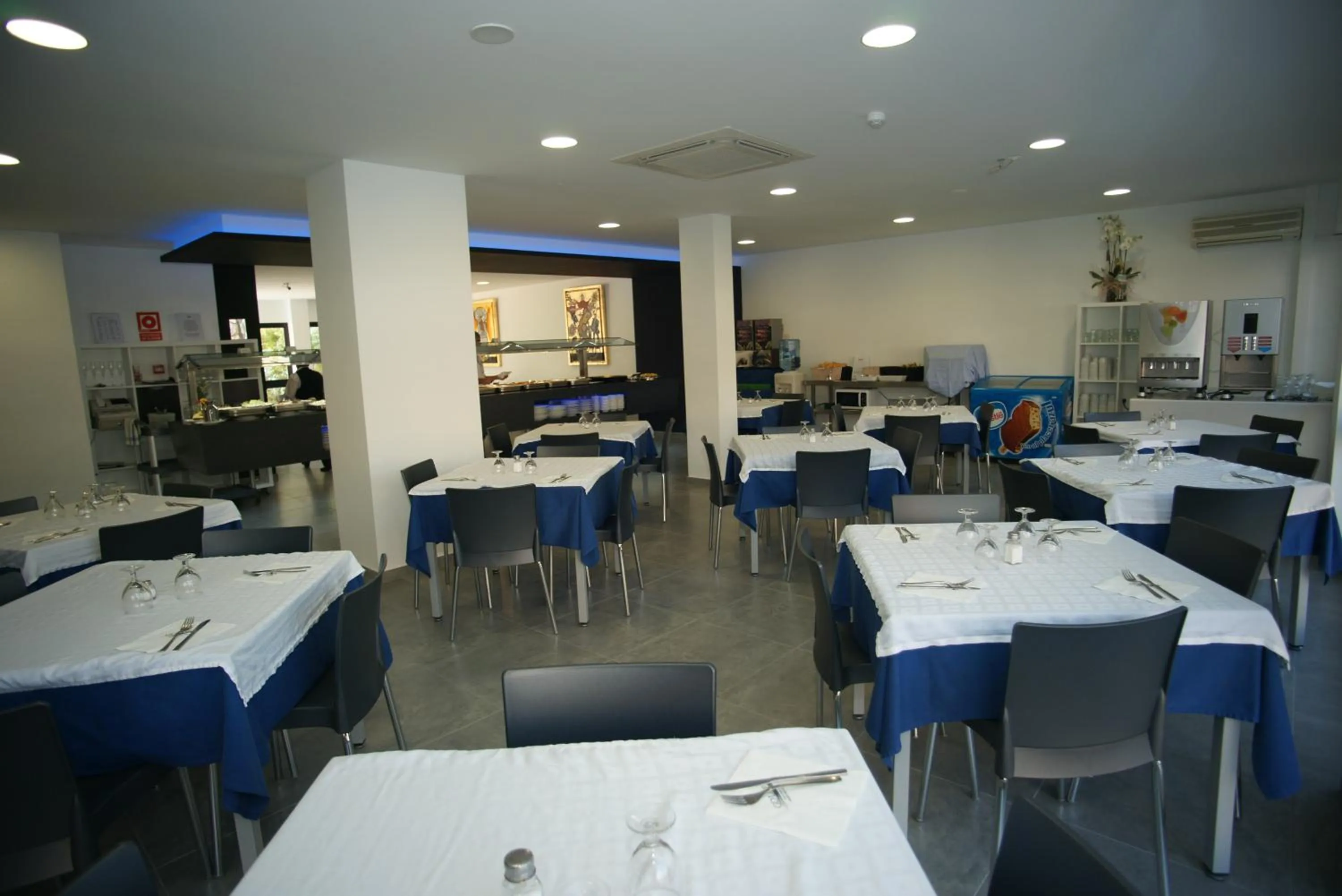 Restaurant/places to eat in Hotel Golden