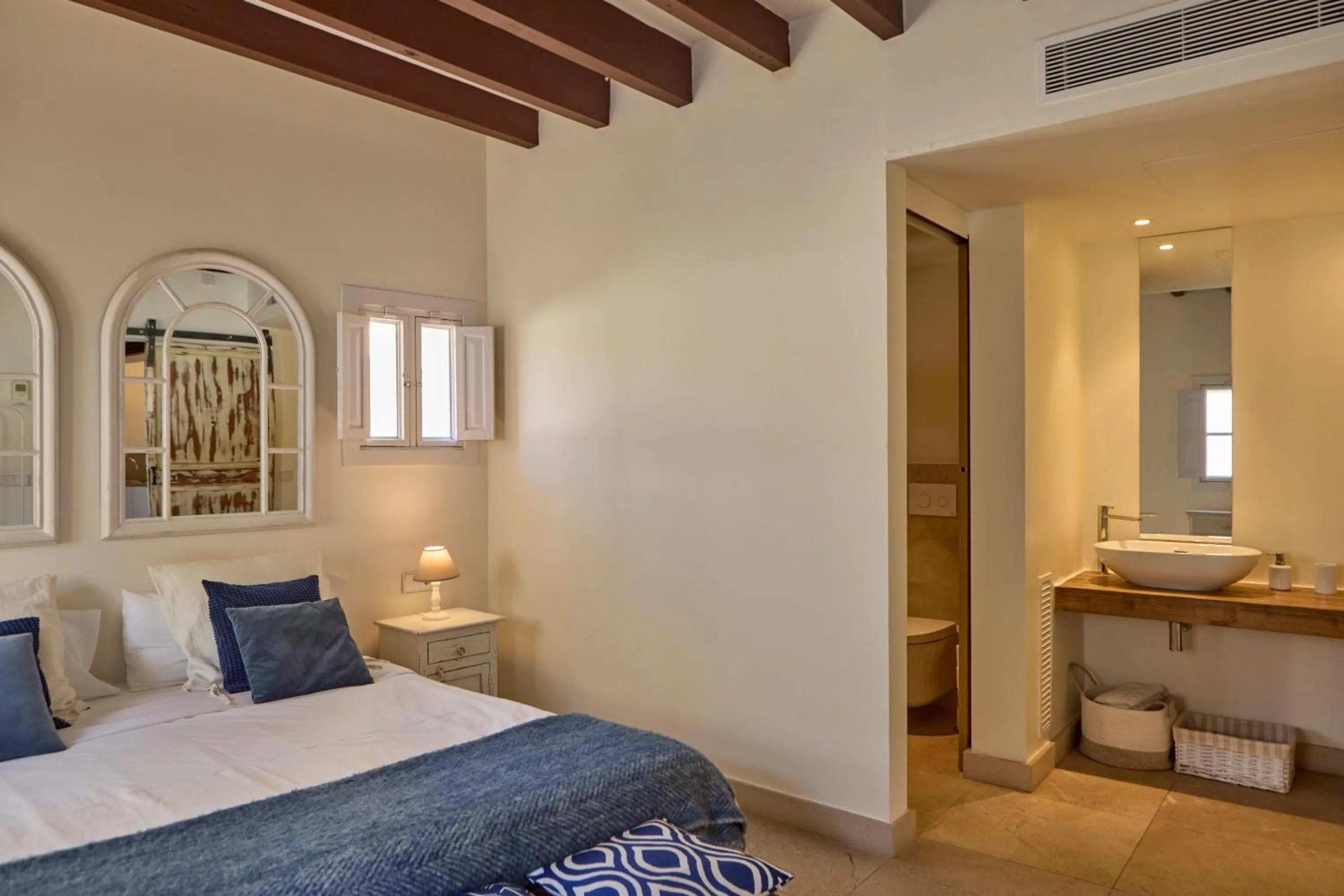 Bathroom, Bed in Can Savella - Turismo de Interior