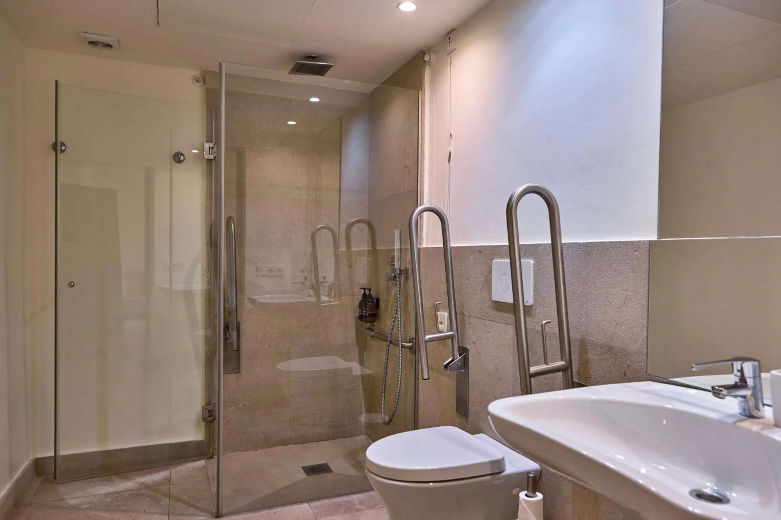 Shower in Can Savella - Turismo de Interior