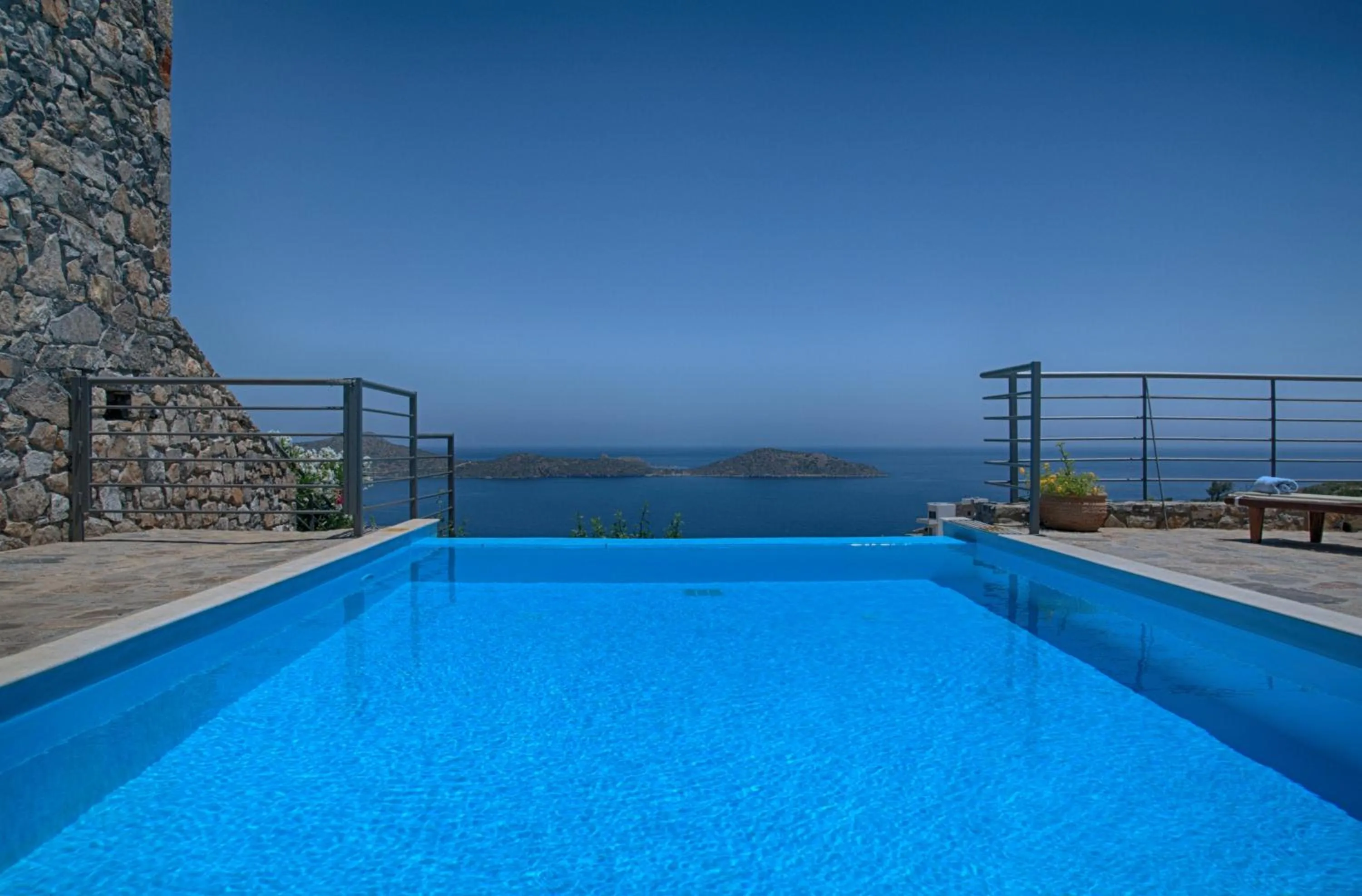 Swimming pool in Elounda Solfez Villas