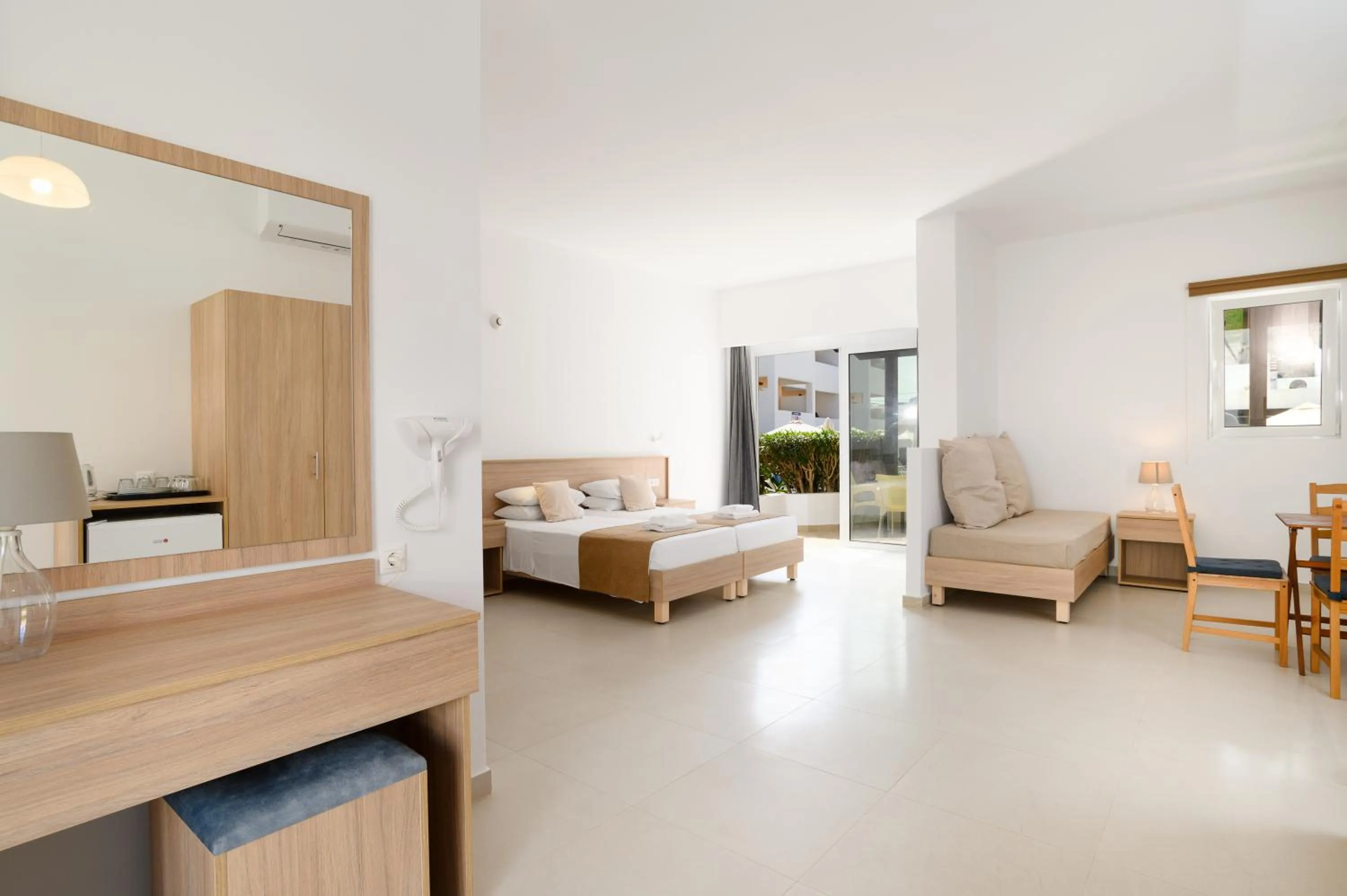 Photo of the whole room, Bed in Matina Pefkos Aparthotel