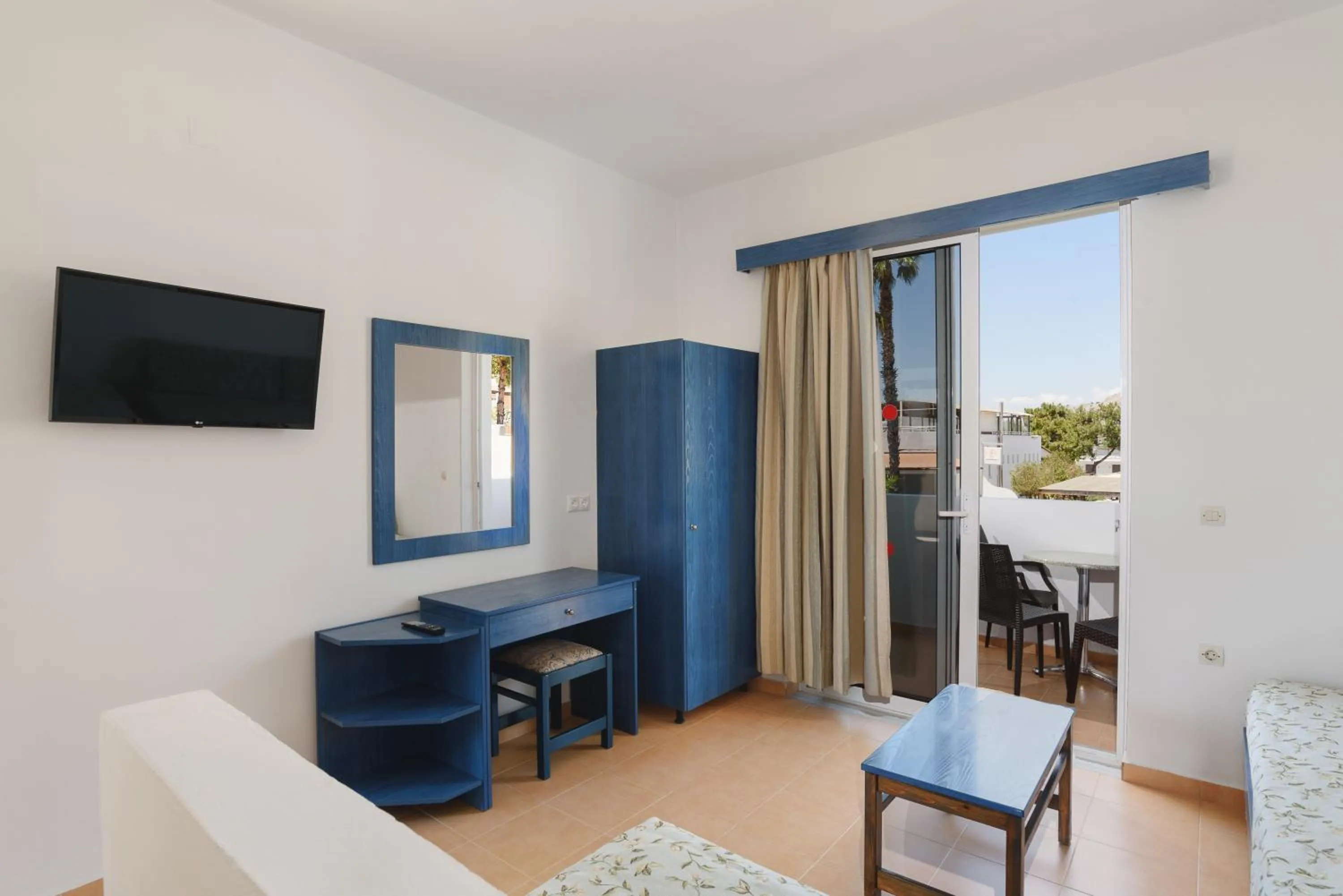 TV and multimedia in Matina Pefkos Aparthotel