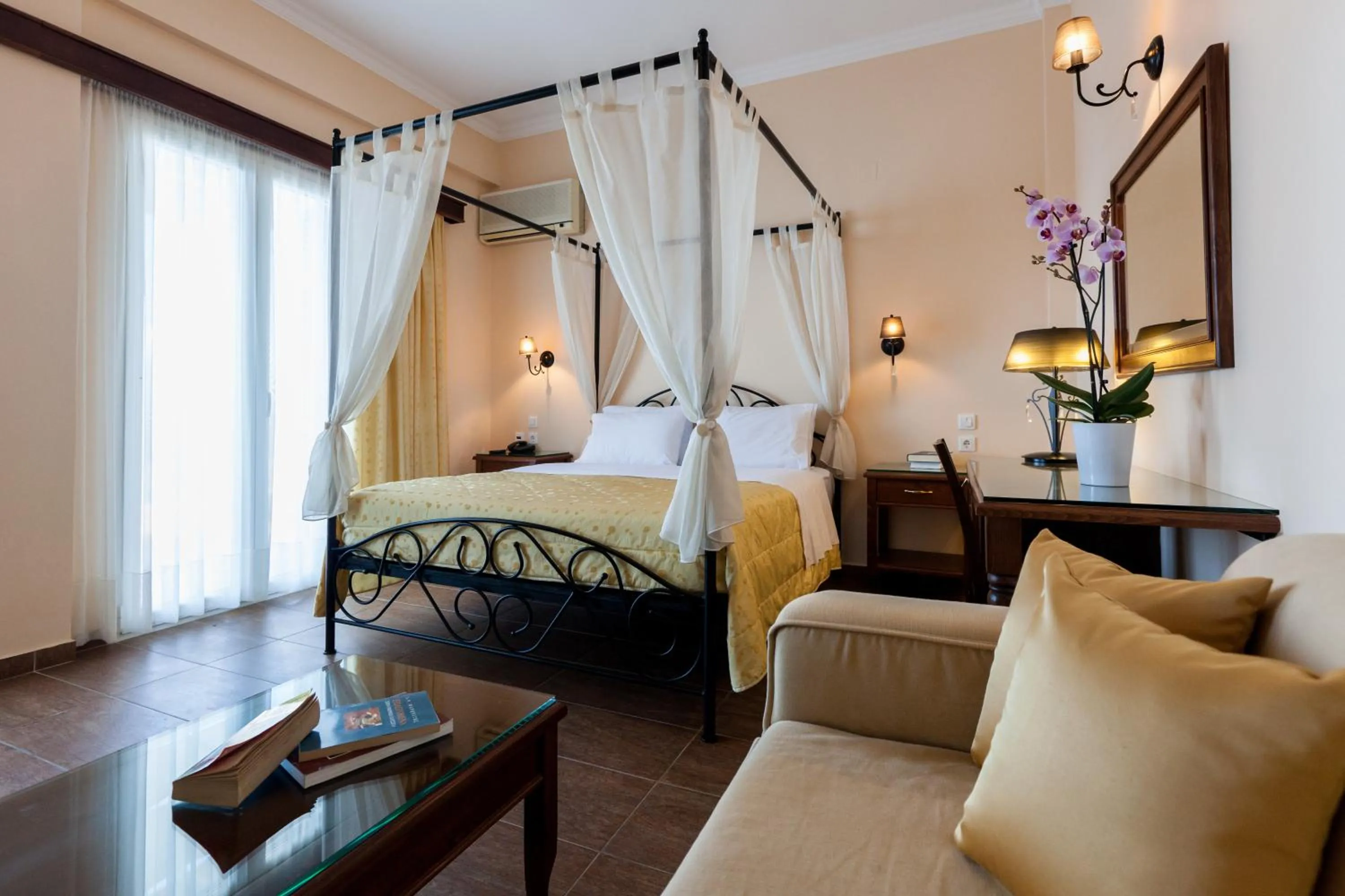 Photo of the whole room, Bed in Pantheon City Hotel