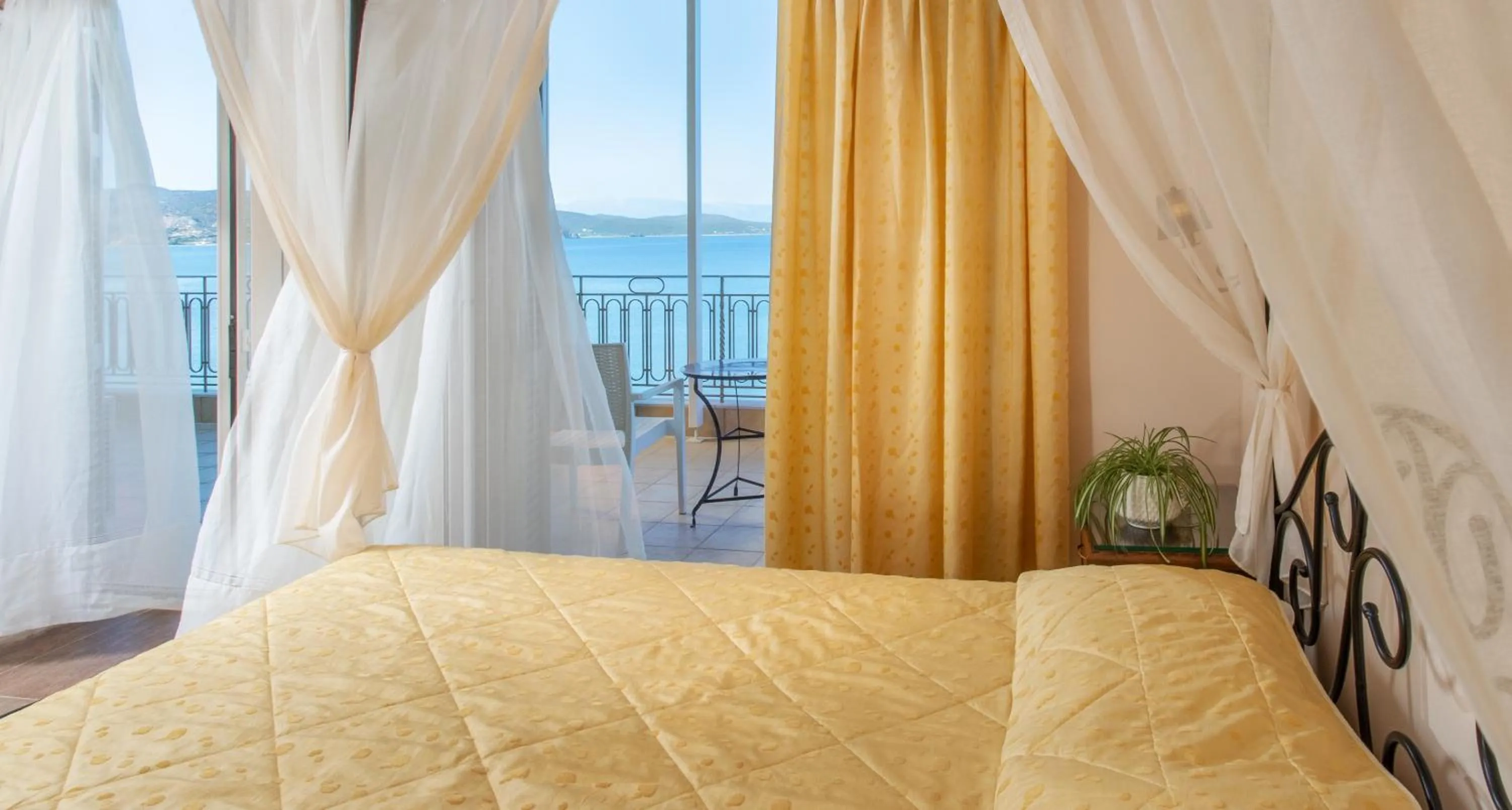 Bed in Pantheon City Hotel