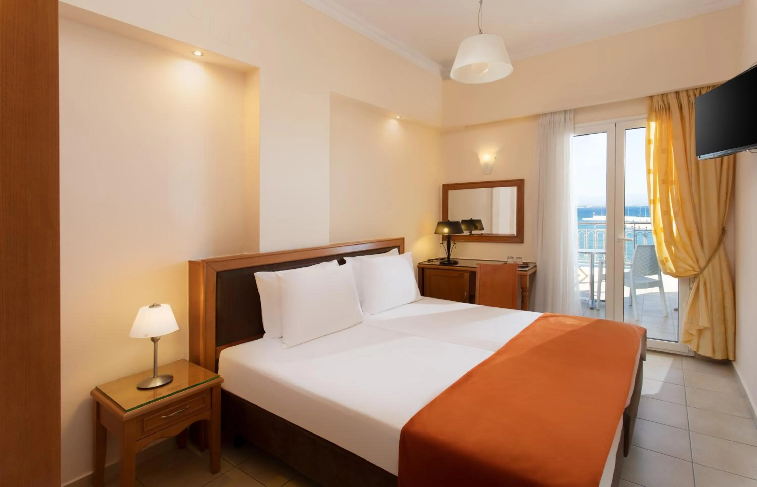 Bed in Pantheon City Hotel