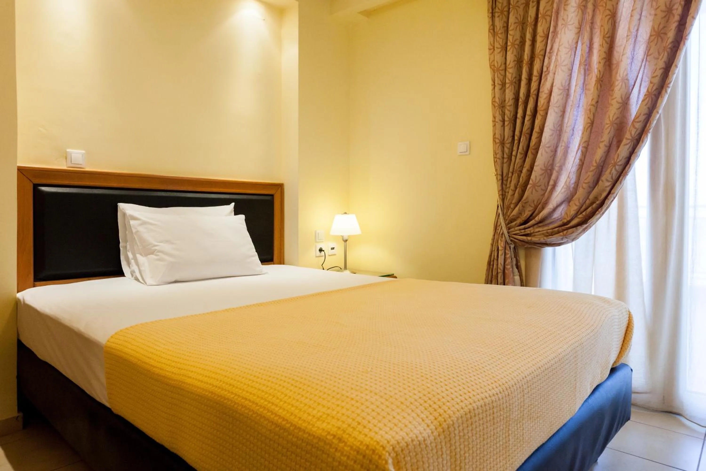 Bedroom, Bed in Pantheon City Hotel