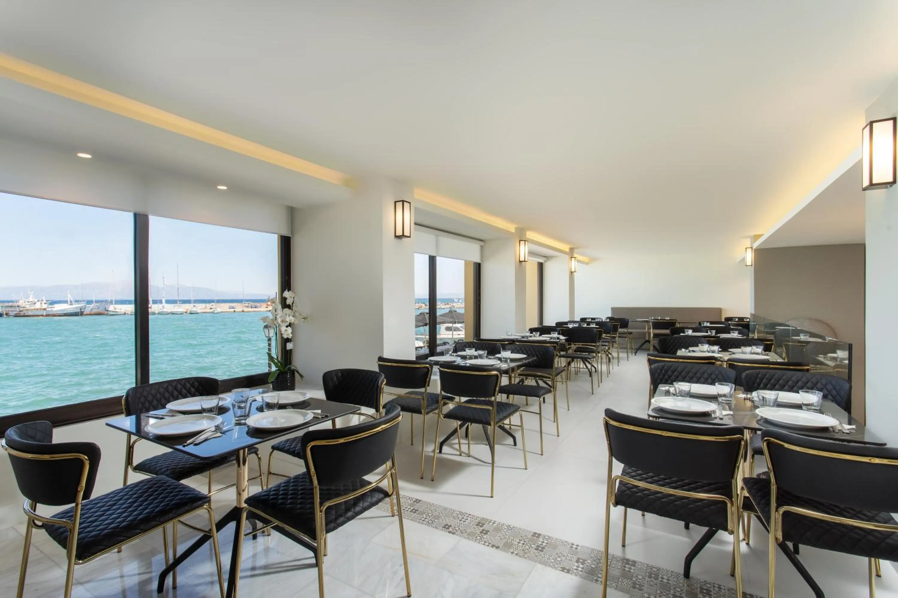 Restaurant/places to eat in Pantheon City Hotel