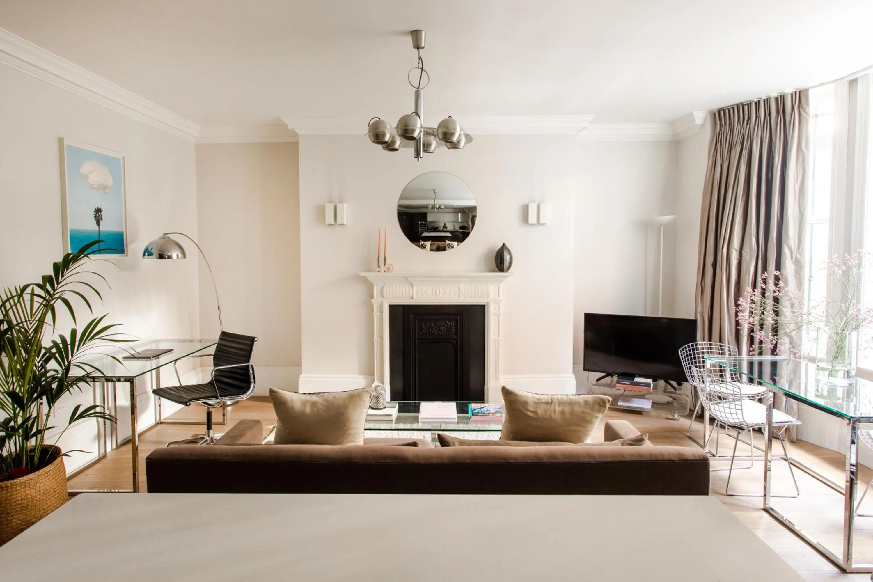 Living room, Bed in 56 Welbeck Street