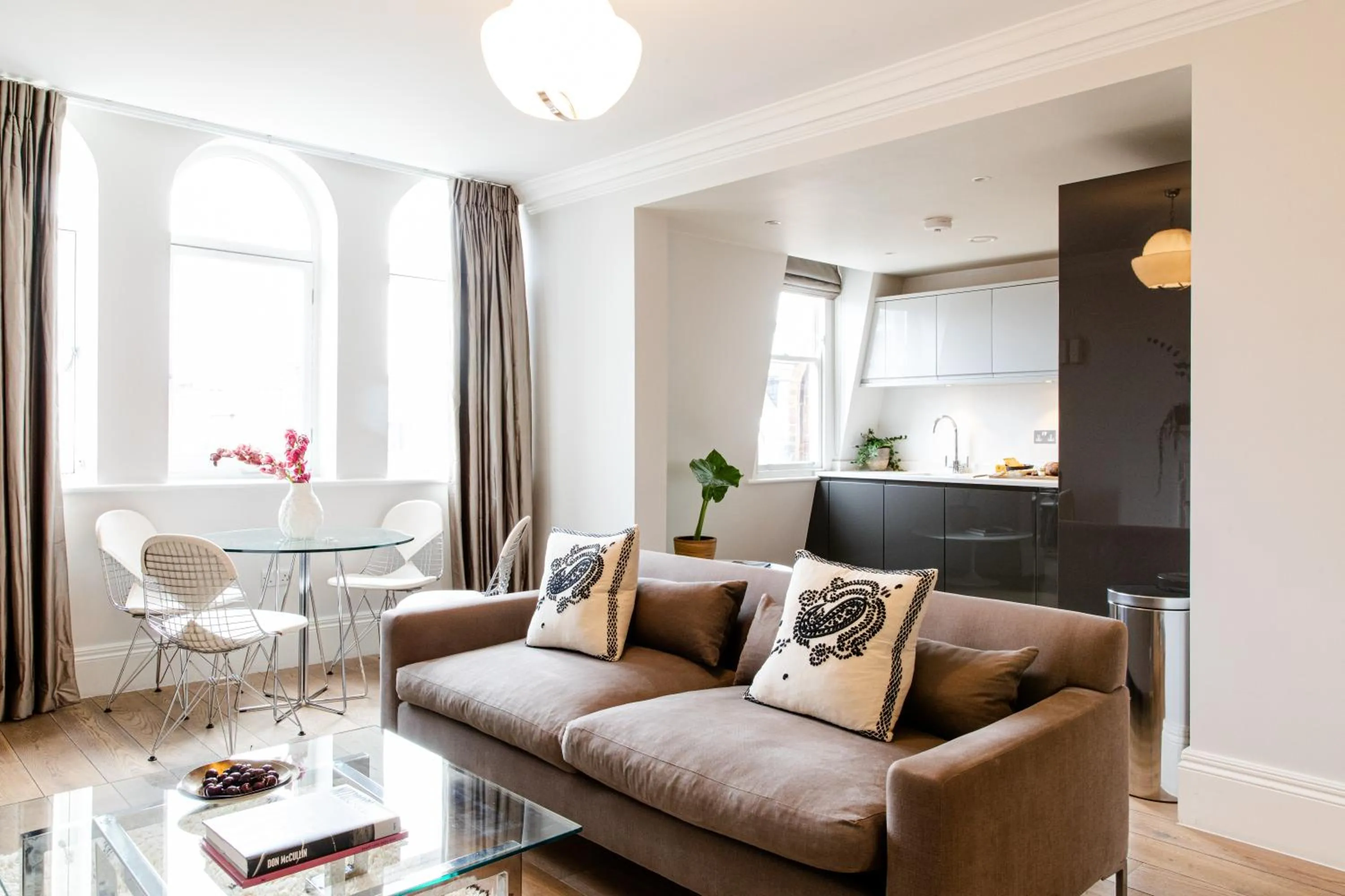 Living room in 56 Welbeck Street