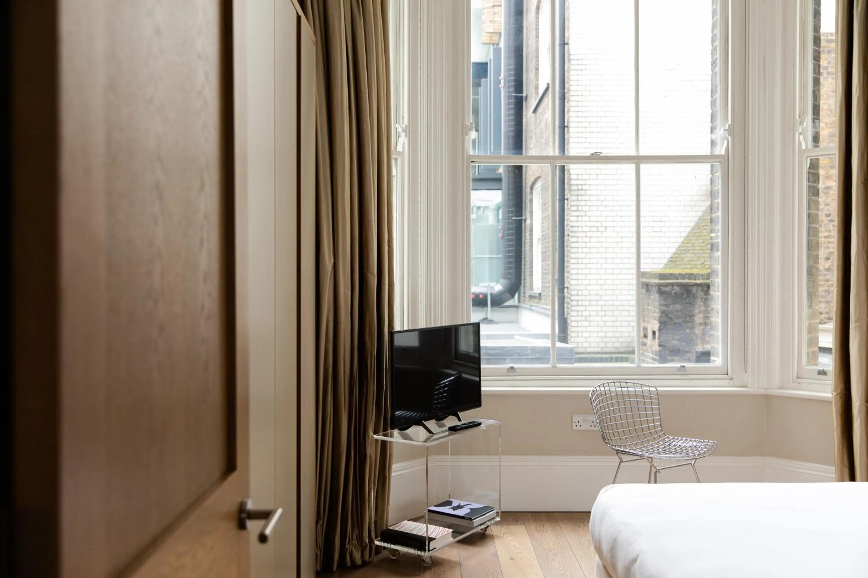 Bedroom, Bed in 56 Welbeck Street