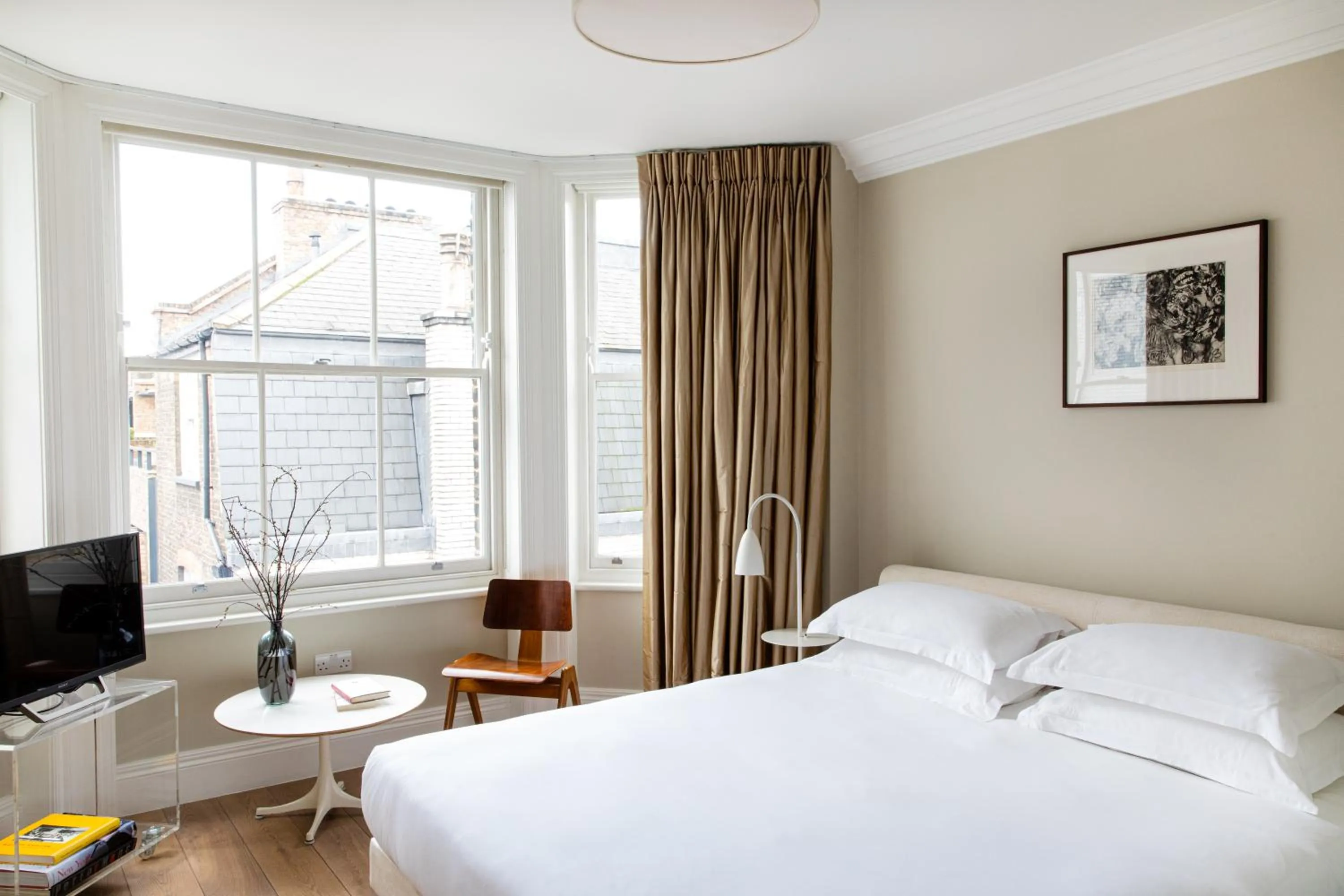 Bedroom, Bed in 56 Welbeck Street