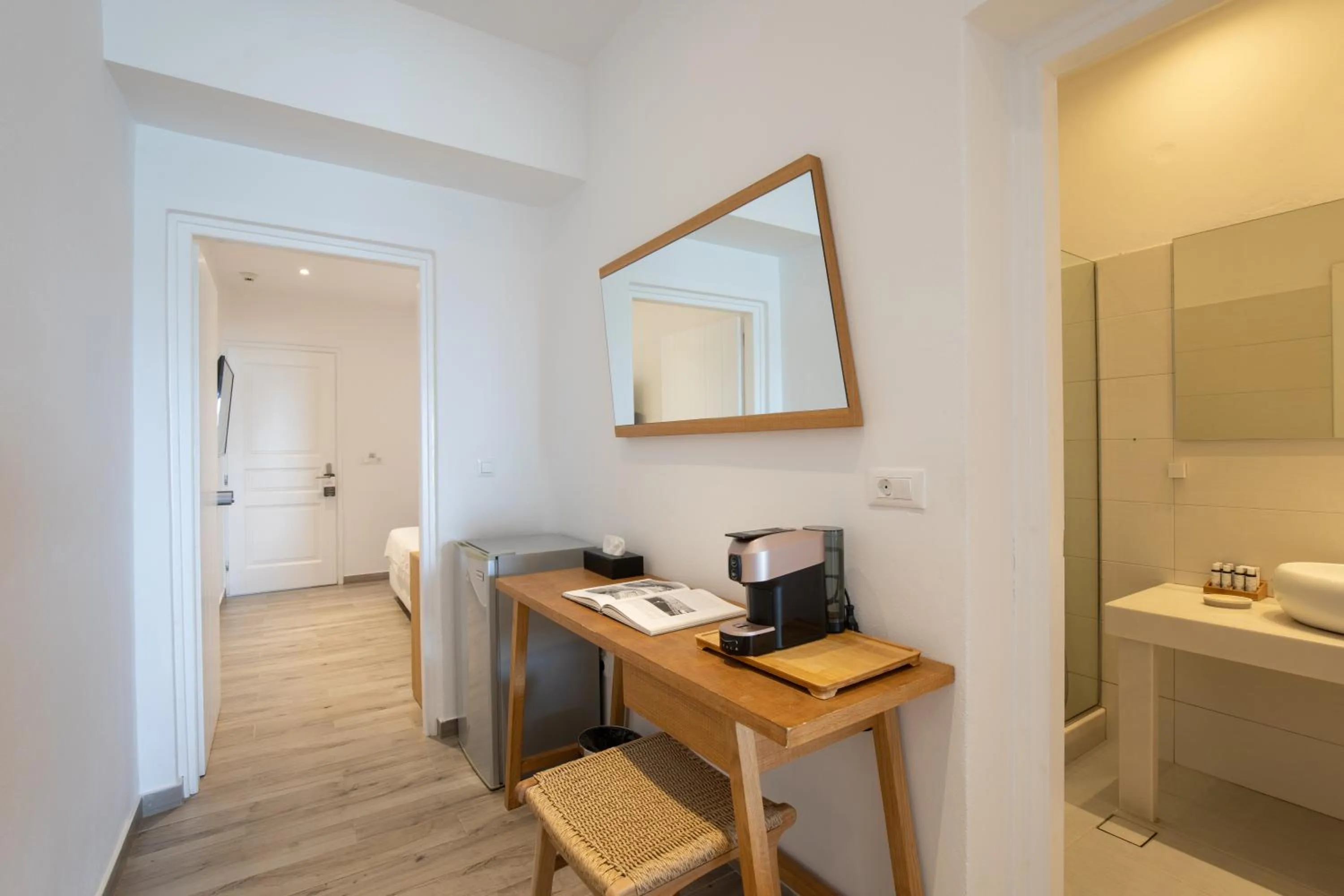 Coffee/tea facilities in Acrogiali Beachfront Hotel Mykonos