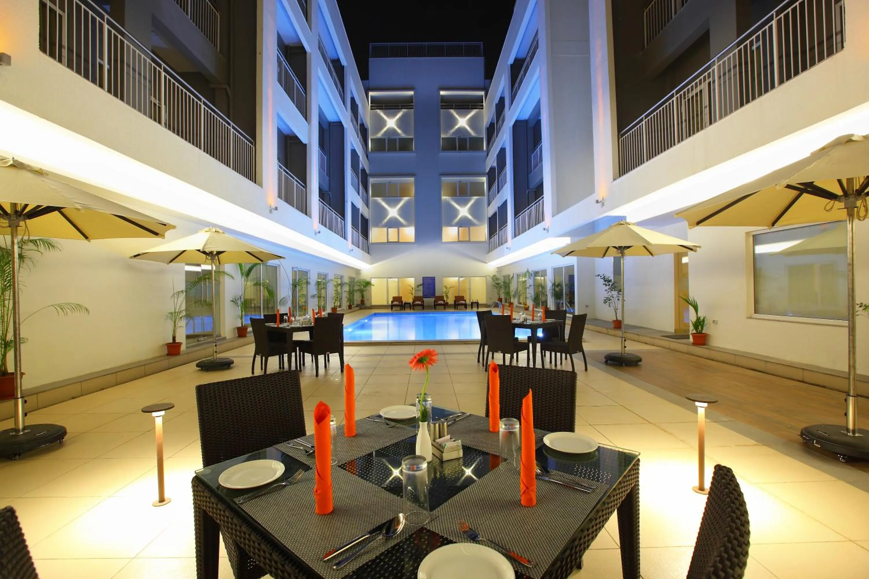 Restaurant/places to eat in Starlit Suites Kochi