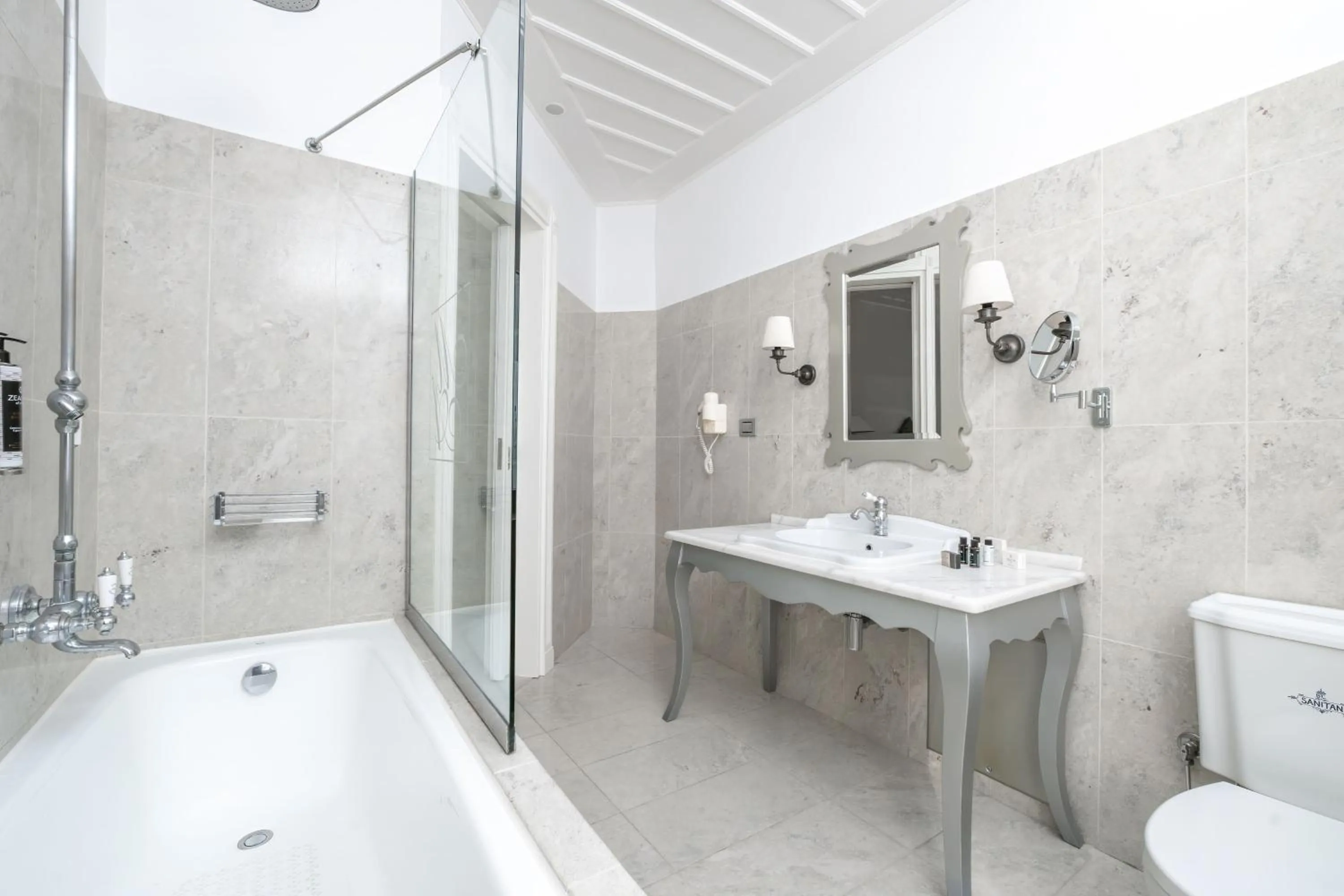 Bathroom in Micra Anglia Boutique Hotel & Spa