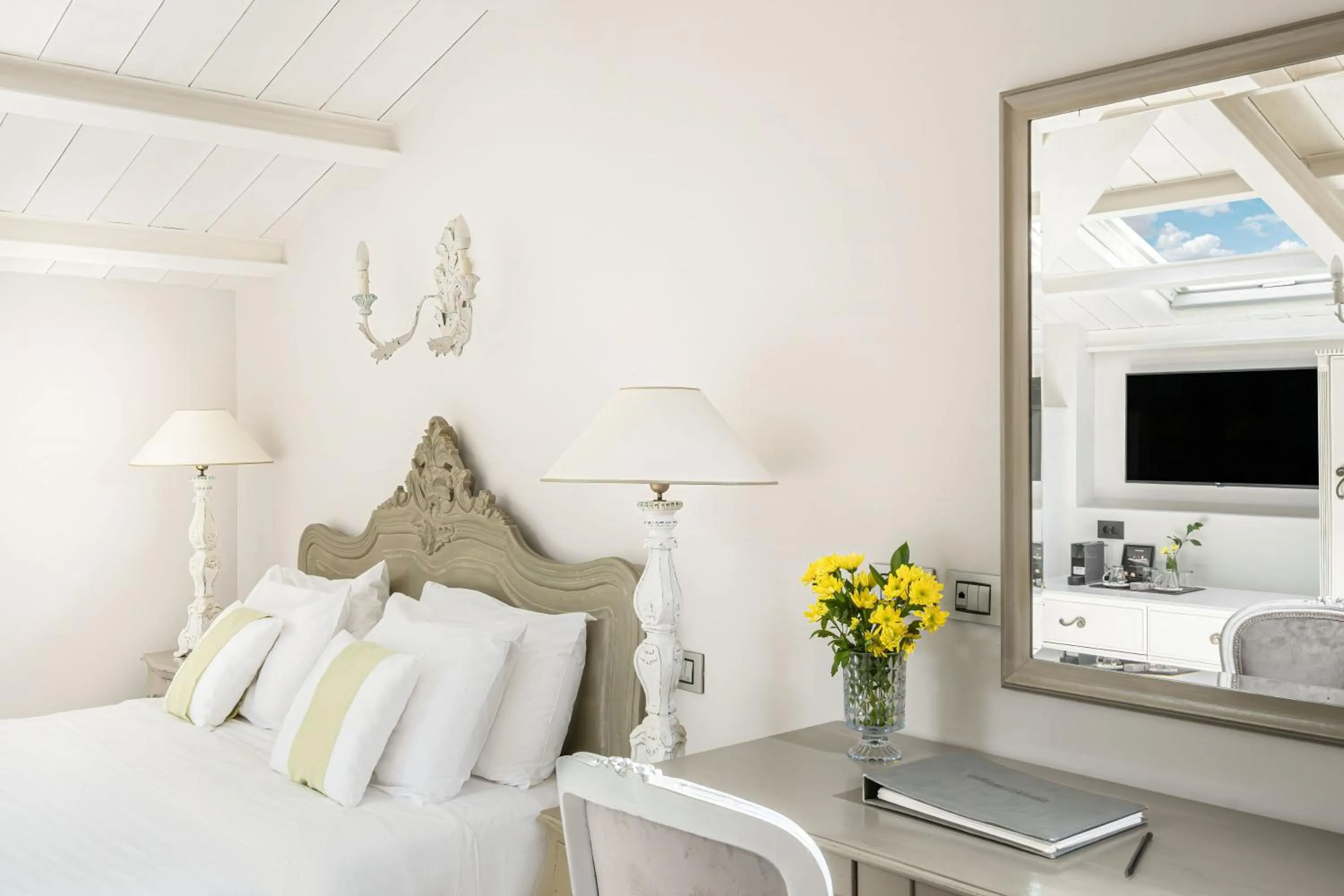 Bed in Micra Anglia Boutique Hotel & Spa