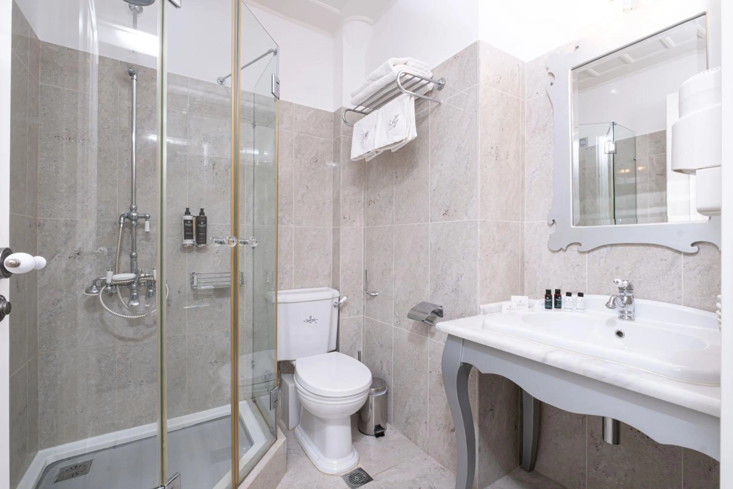 Bathroom in Micra Anglia Boutique Hotel & Spa